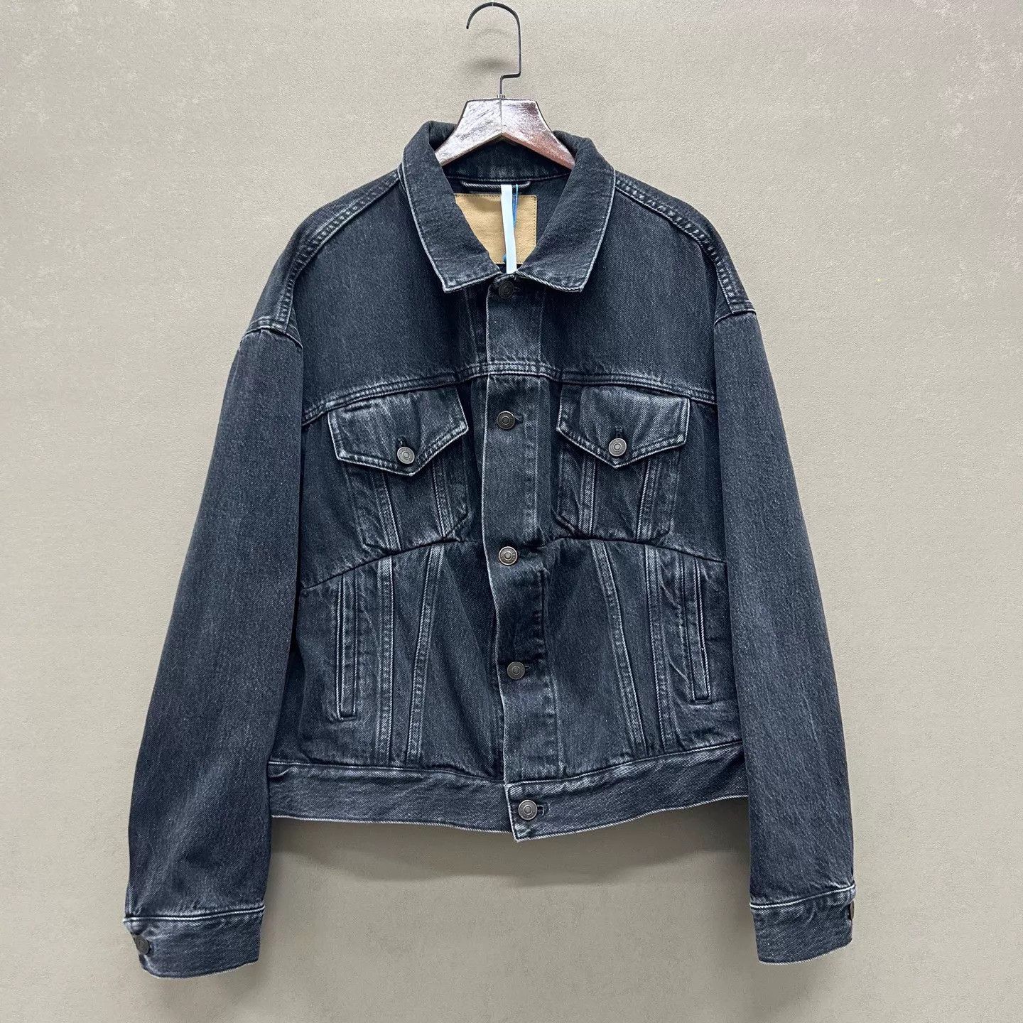 Balenciaga BALENCIAGA distressed cut pleated denim jacket 99 new 36 Size XS / US 0-2 / IT 36-38 - 1 Thumbnail