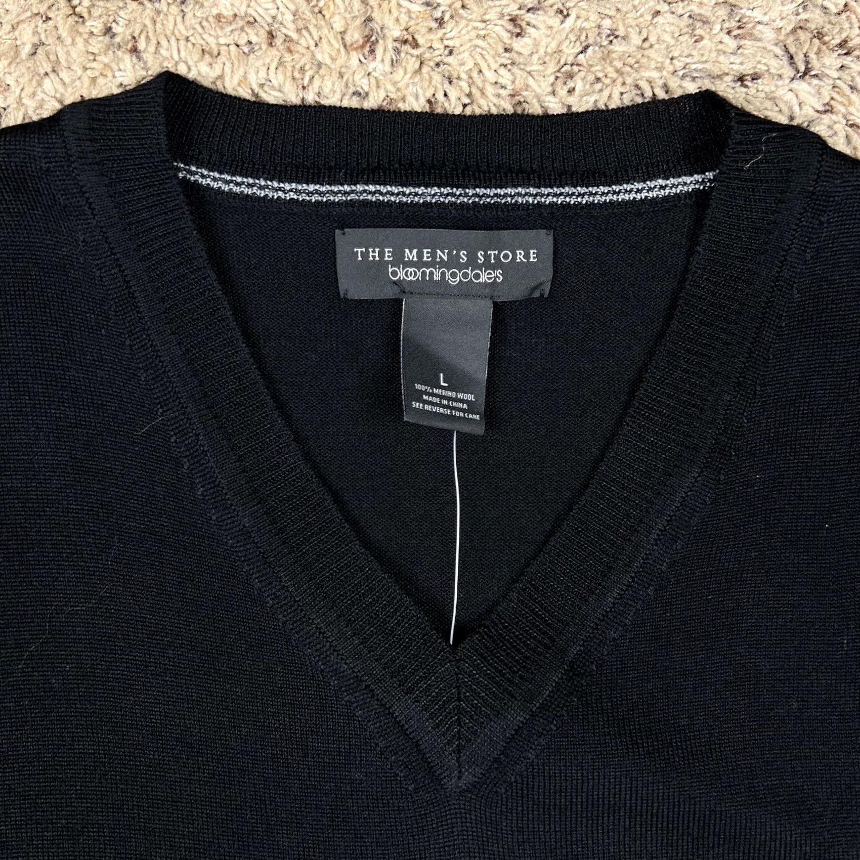 Bloomingdale's VINTAGE Bloomingdales The Mens Store Black Merino Wool V-Neck Sweater Men Large Size US L / EU 52-54 / 3 - 4 Thumbnail