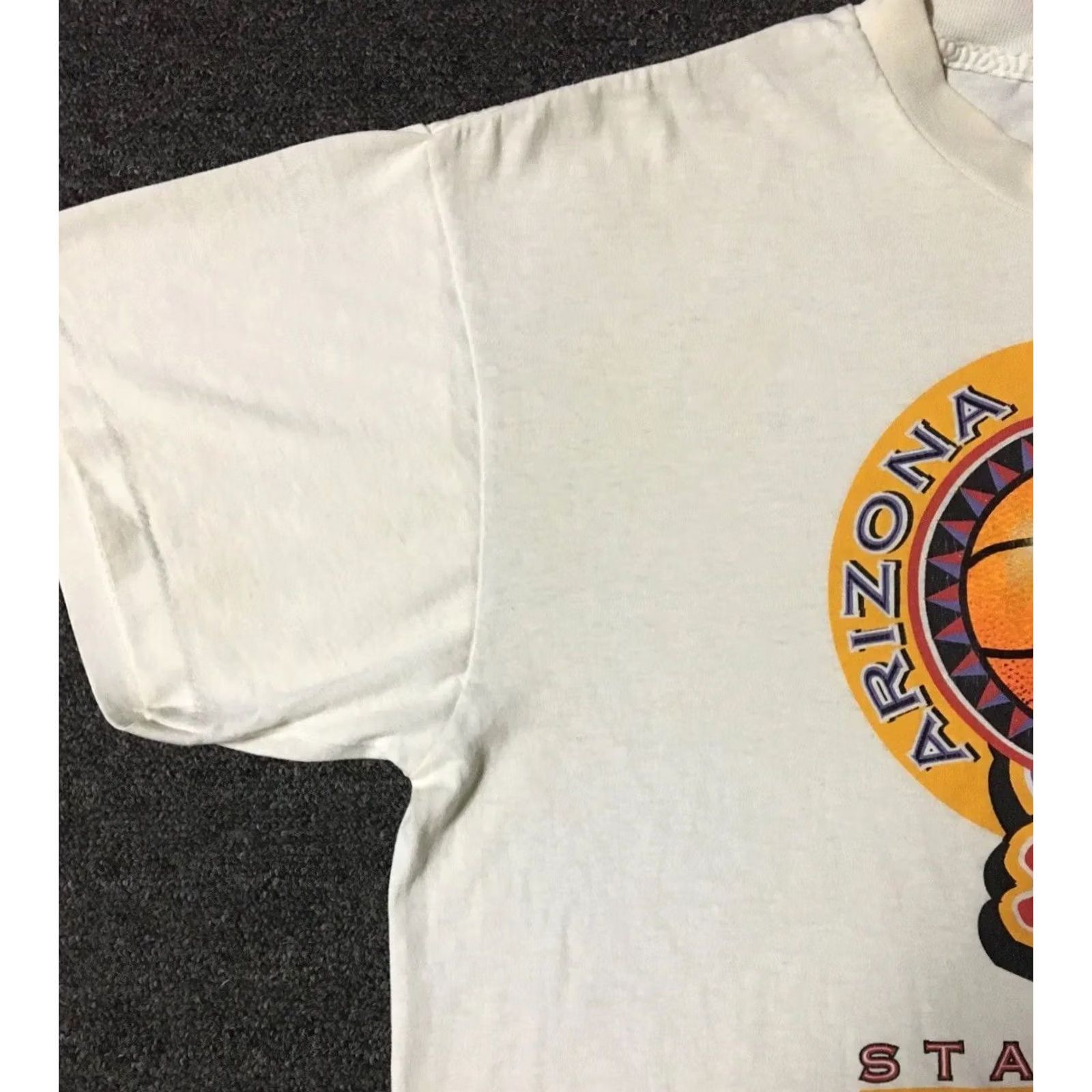 Vintage VINTAGE Phoenix Arizona Basketball Faded Shirt L White Sun 90s Grunge Sports NBA Mens T-Shirt Size US L / EU 52-54 / 3 - 5 Thumbnail