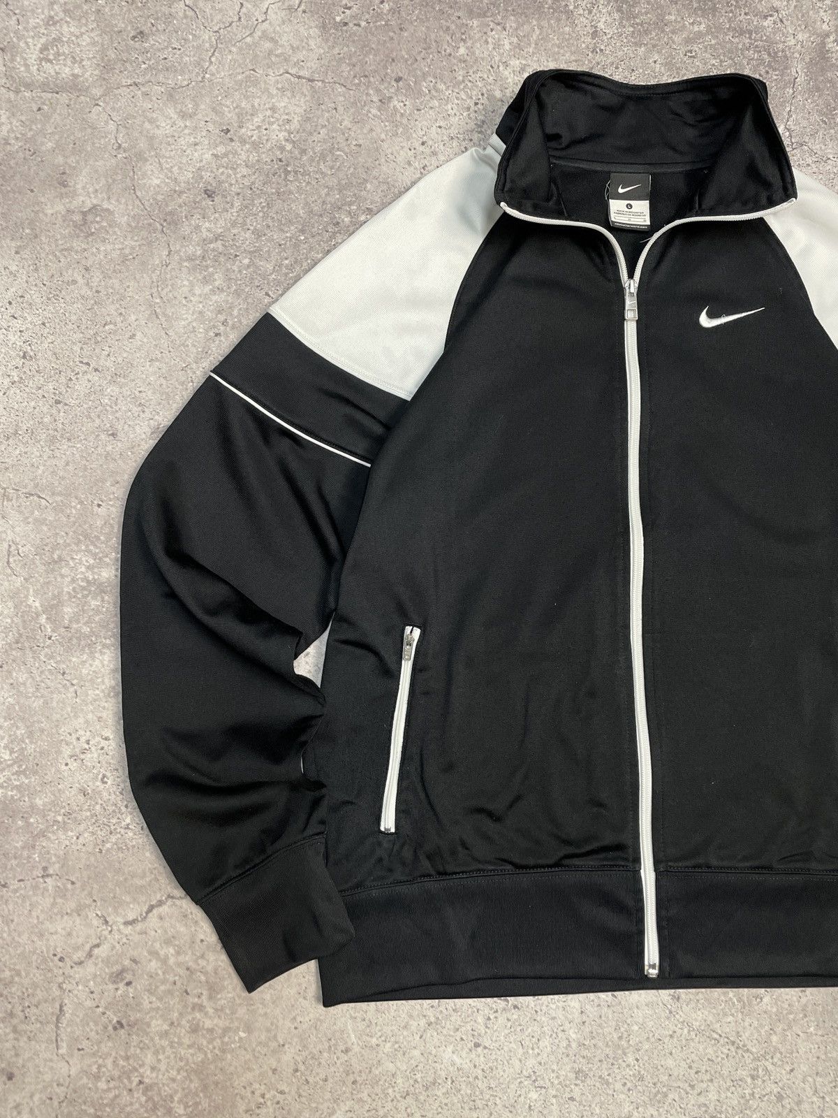 Vintage Vintage Nike Windbreaker Y2K Drill Nylon Multicolour Jacket Size US L / EU 52-54 / 3 - 5 Thumbnail