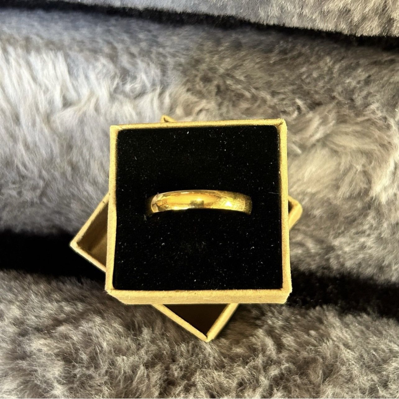 Jewelry Men’s 18kt solid yellow gold 4mm classic dome band NIB 10.5 Size ONE SIZE - 1 Thumbnail