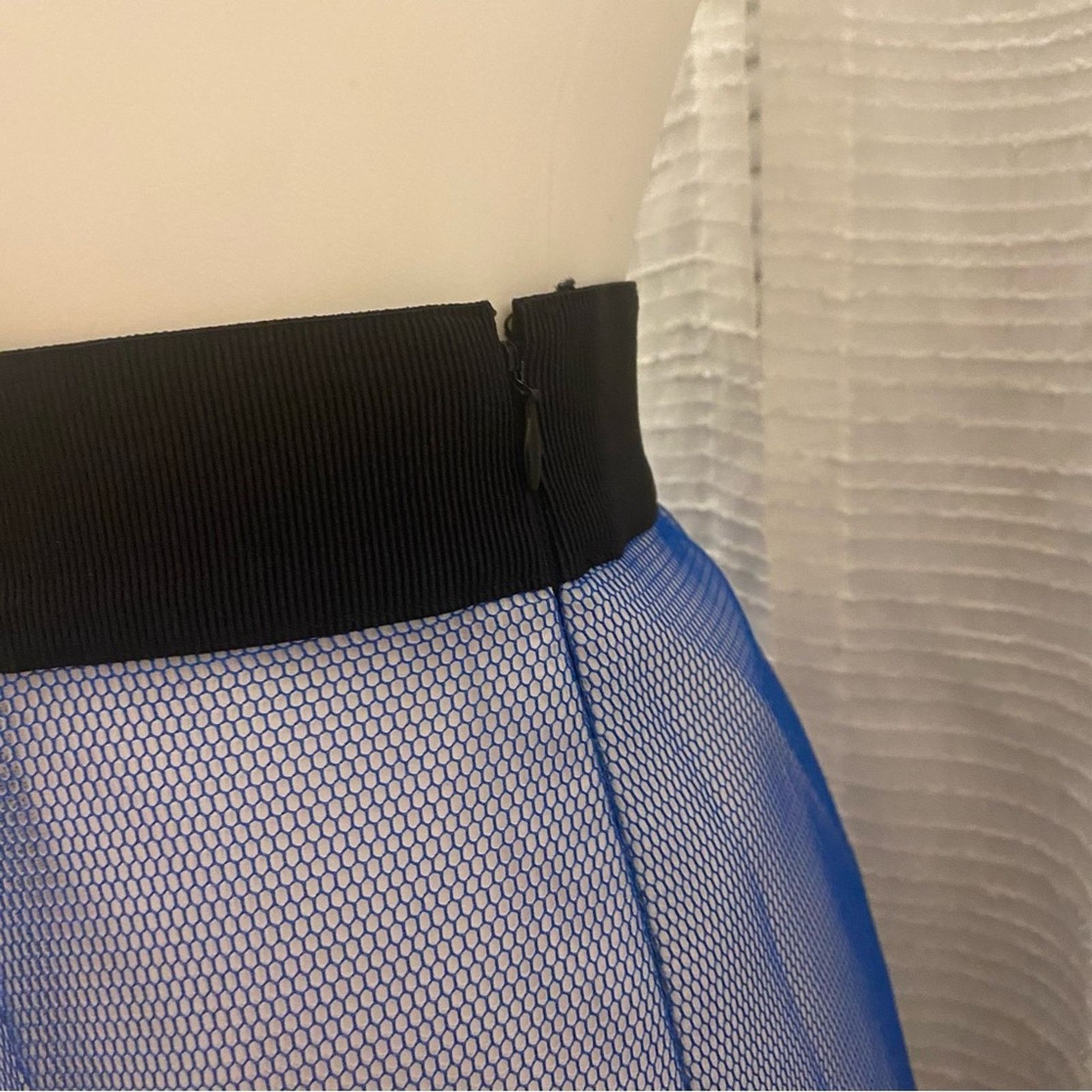 MILLY Milly Blue Midi Pencil Skirt sz 10 Milly Midi Net Skirt Size 32" / US 10 / IT 46 - 10 Thumbnail