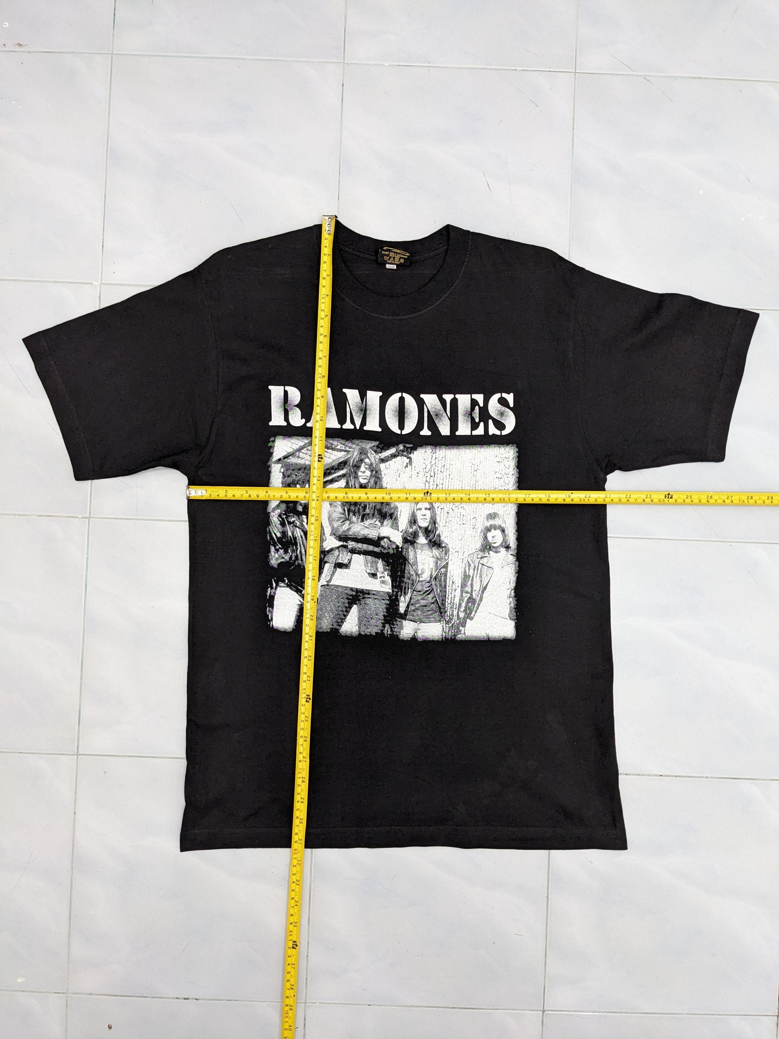 Band Tees RAMONES ROCK BAND TSHIRT Size US L / EU 52-54 / 3 - 5 Thumbnail