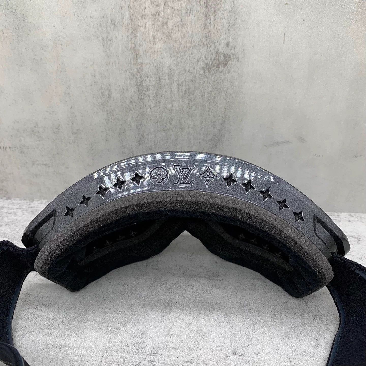 Louis Vuitton LV Black Monogram All-Over-Print Ski Goggles New Size ONE SIZE - 7 Thumbnail