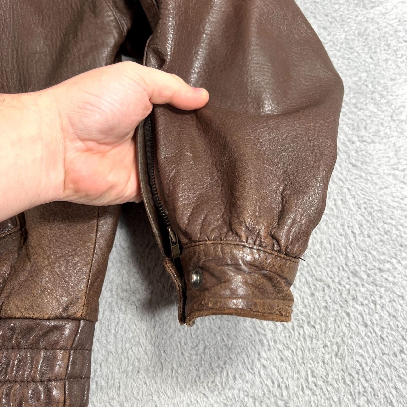 Vintage VINTAGE Luis Alvear Leather Bomber Jacket Size Large Brown Men's Size US L / EU 52-54 / 3 - 5 Thumbnail