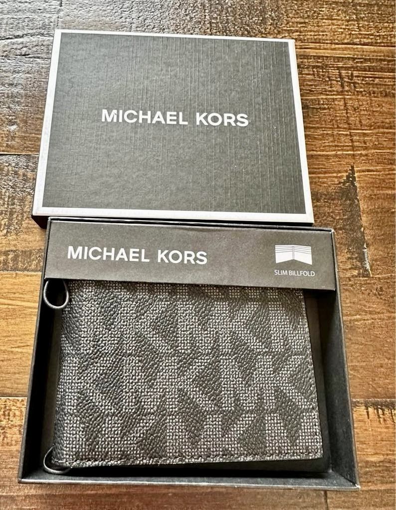 Michael Kors NIB Micheal Kors Wallet Size ONE SIZE - 1 Thumbnail