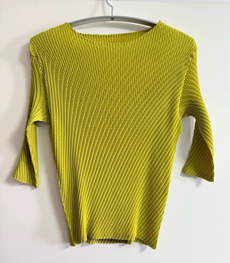 Other Issey Miyake size:2 Mustard yellow fish scale round-neck t Size XS / US 0-2 / IT 36-38 - 1 Thumbnail
