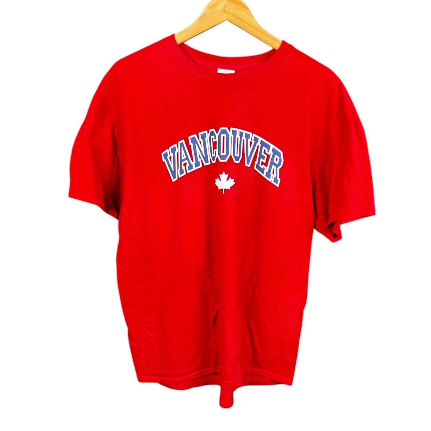 Gildan Y2K Vancouver Canada Red Souvenir T-Shirt - Size XL Size US XL / EU 56 / 4 - 1 Thumbnail
