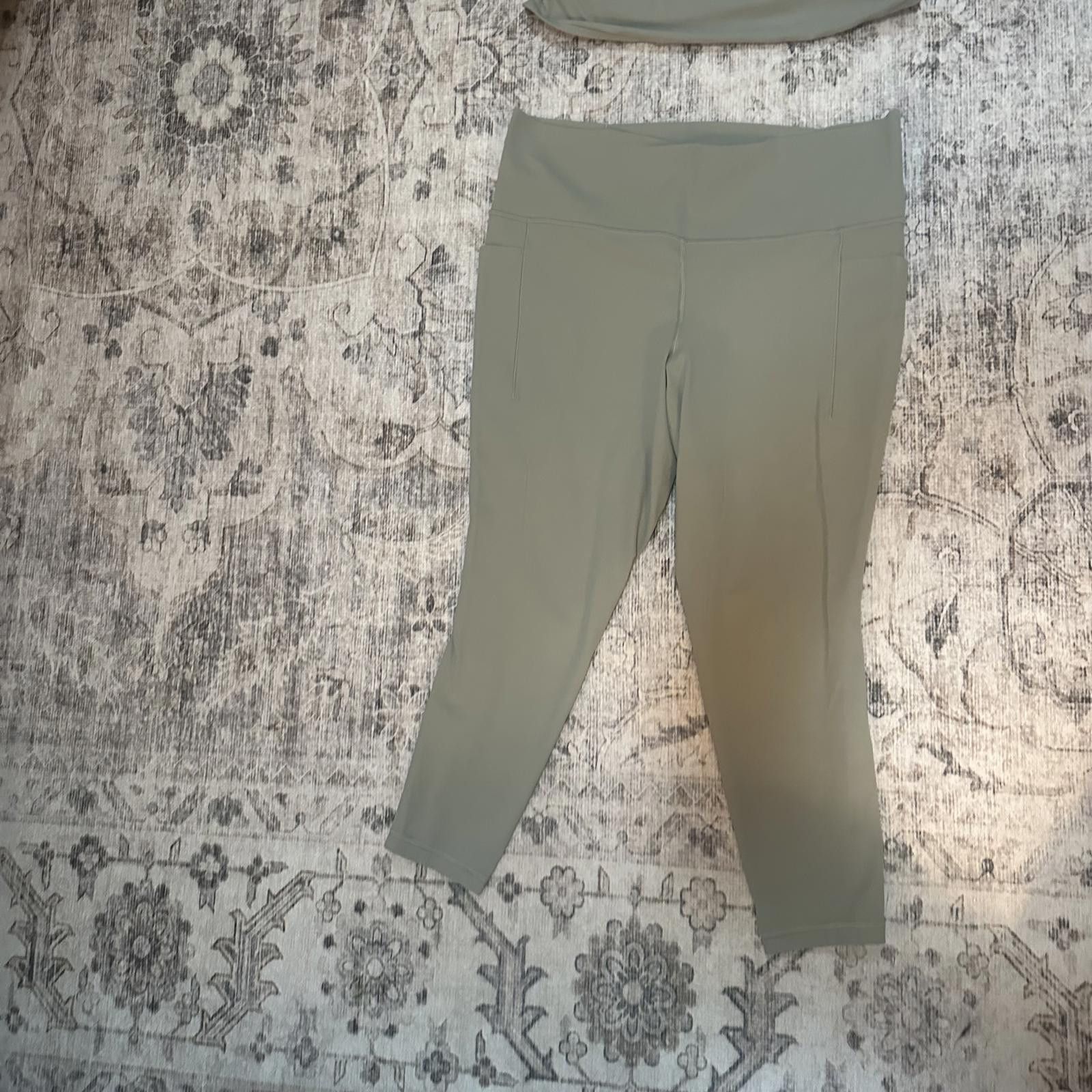 Designer Athleta Green Women's Set – Top, Legging and Cardigan Size ONE SIZE - 5 Thumbnail