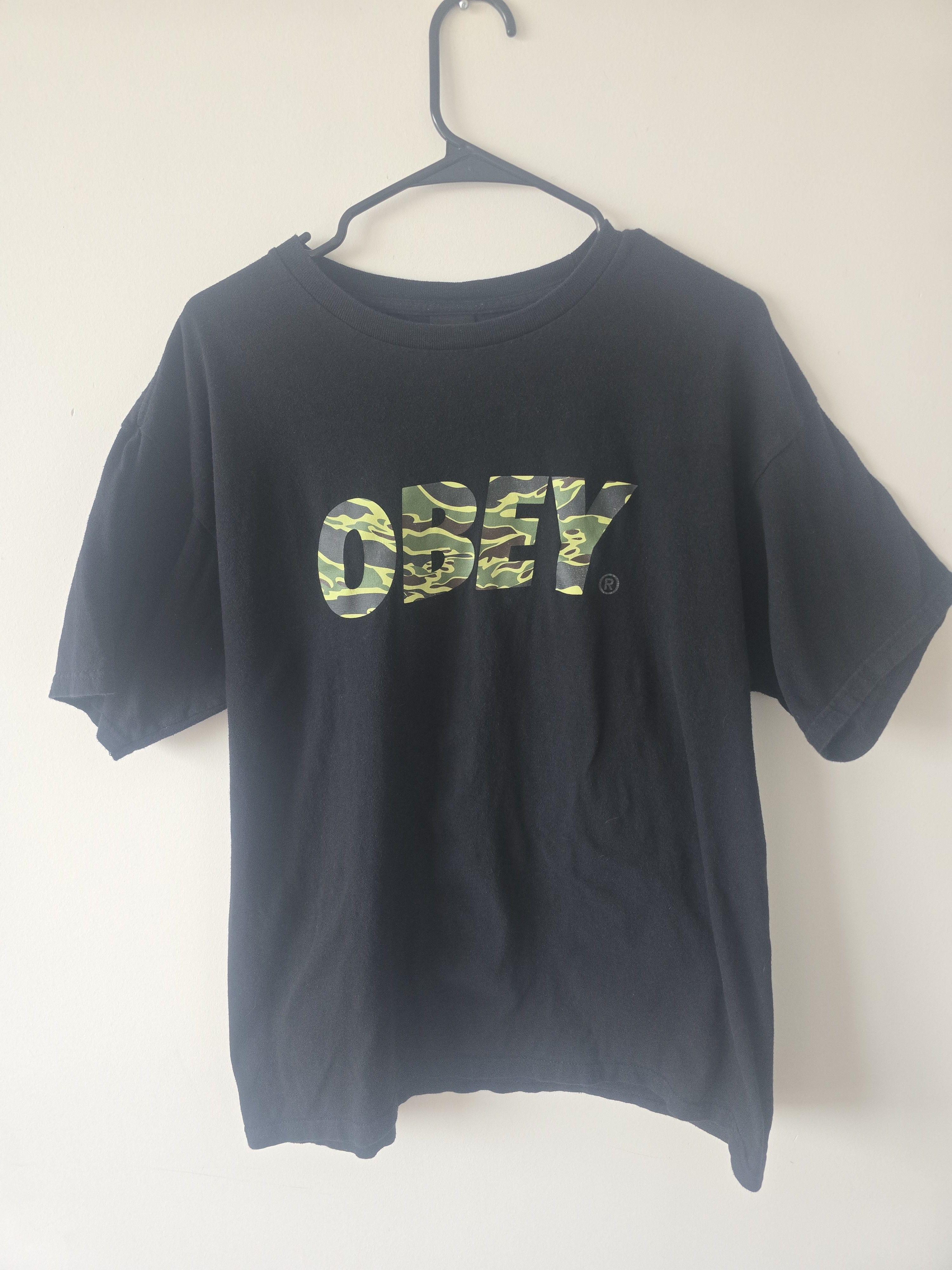 Obey Obey Camo Logo Graphic T-Shirt Black Streetwear Tee Size US L / EU 52-54 / 3 - 1 Thumbnail