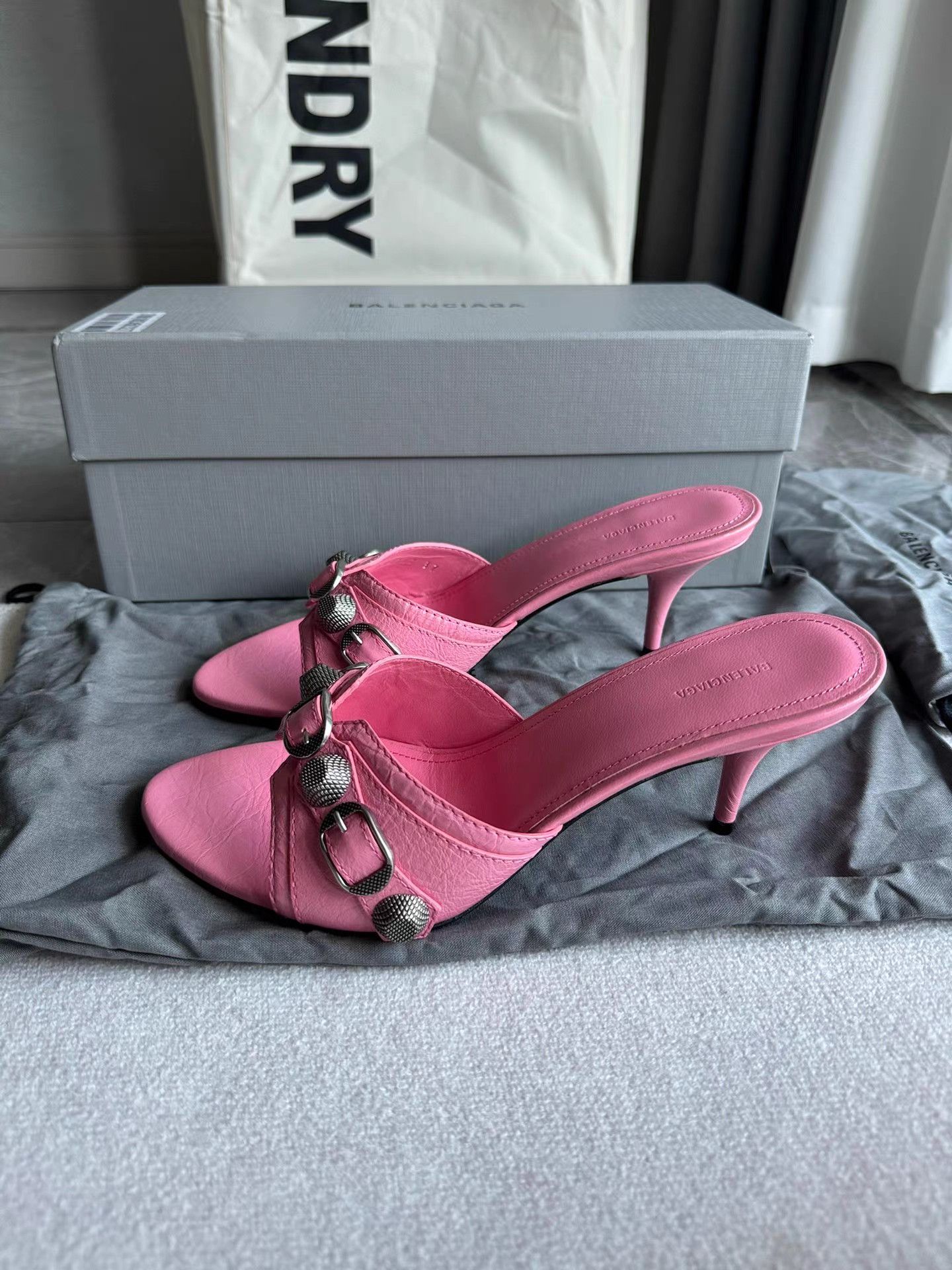 Balenciaga Balenciaga Pink Cagole Kitten Heel Sandals K6 Size US 7 / IT 37 - 1 Thumbnail
