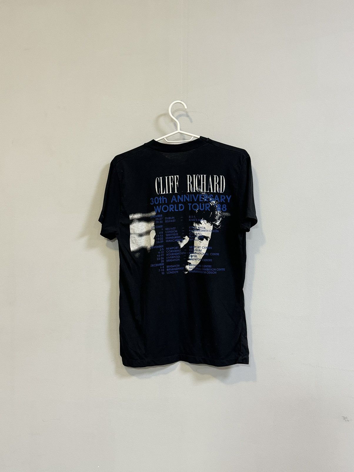 Band Tees × Vintage Vintage Cliff Richard t shirt 1988 like Elton John Size US S / EU 44-46 / 1 - 5 Thumbnail