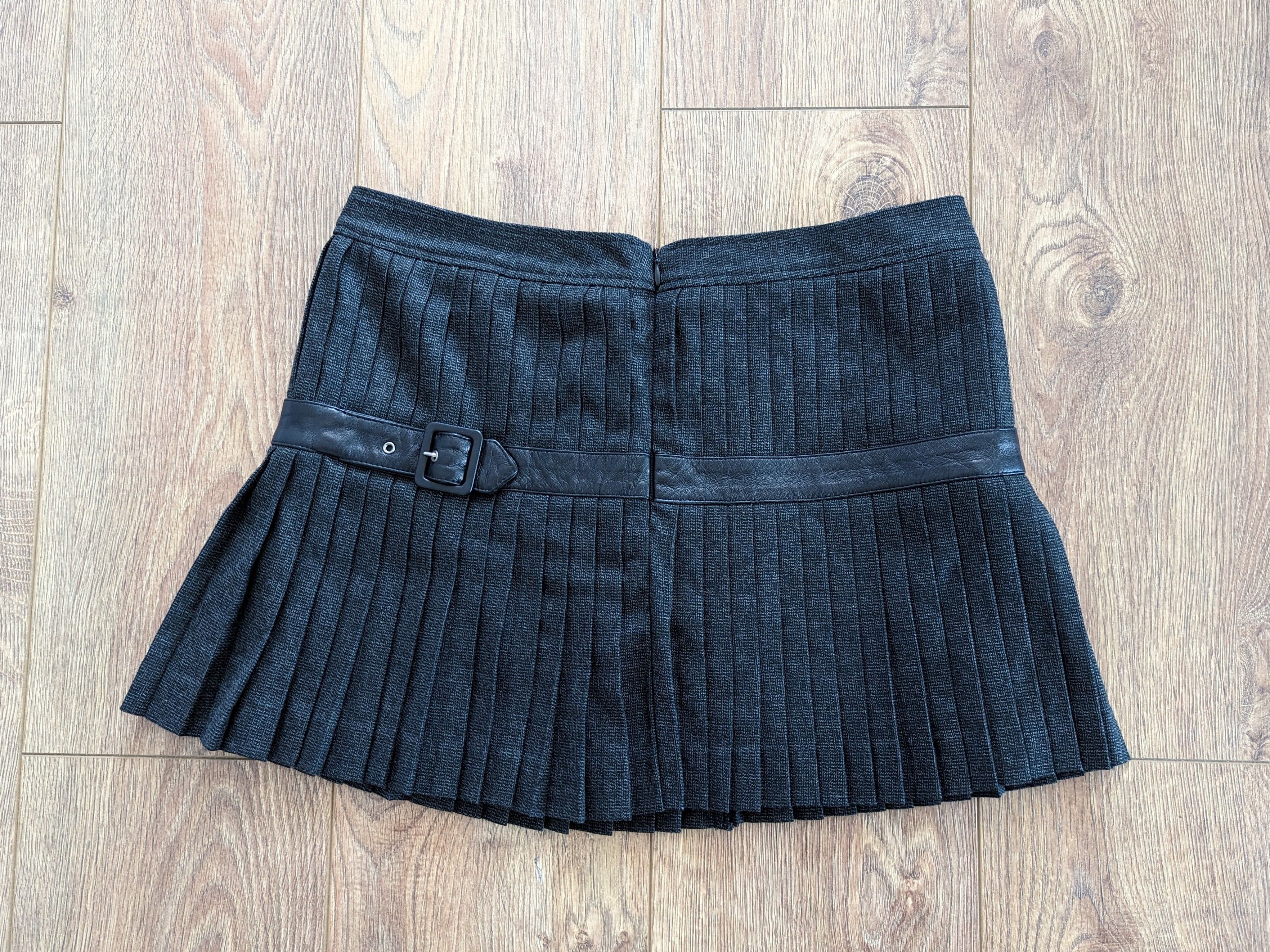 Dolce & Gabbana Dolce & Gabbana Mini Skirt Leather Applic 38 M Made In Italy Size 26" / US 2 / IT 38 - 6 Thumbnail