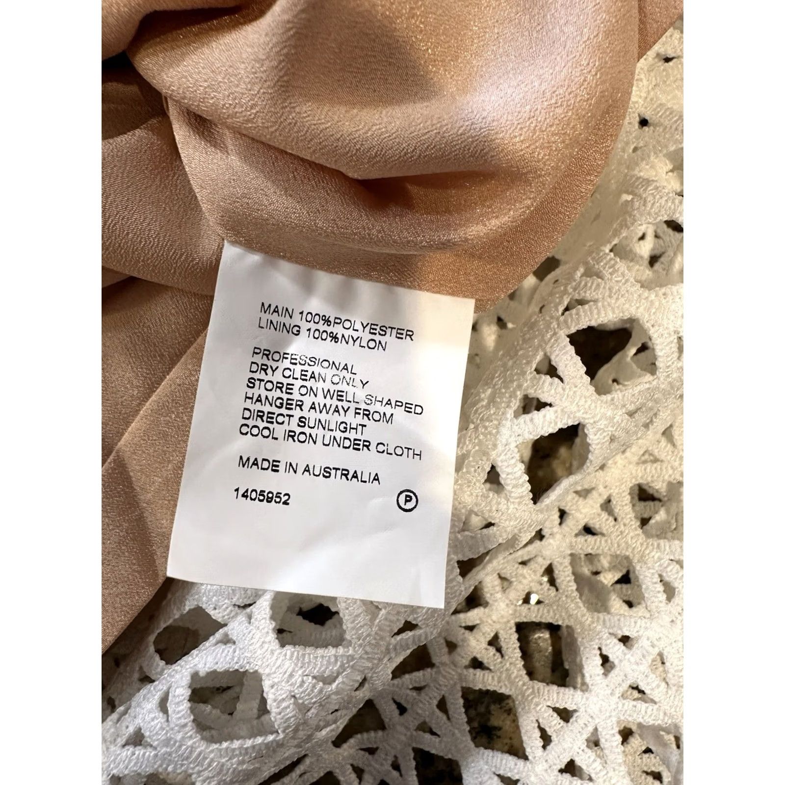 Vintage THURLEY MIDI DRESS Ivory Lined Cold Shoulder Staccato 14 Women Pencil Dress Open Back Tan Lining Sized 14 Size XL / US 12-14 / IT 48-50 - 7 Thumbnail