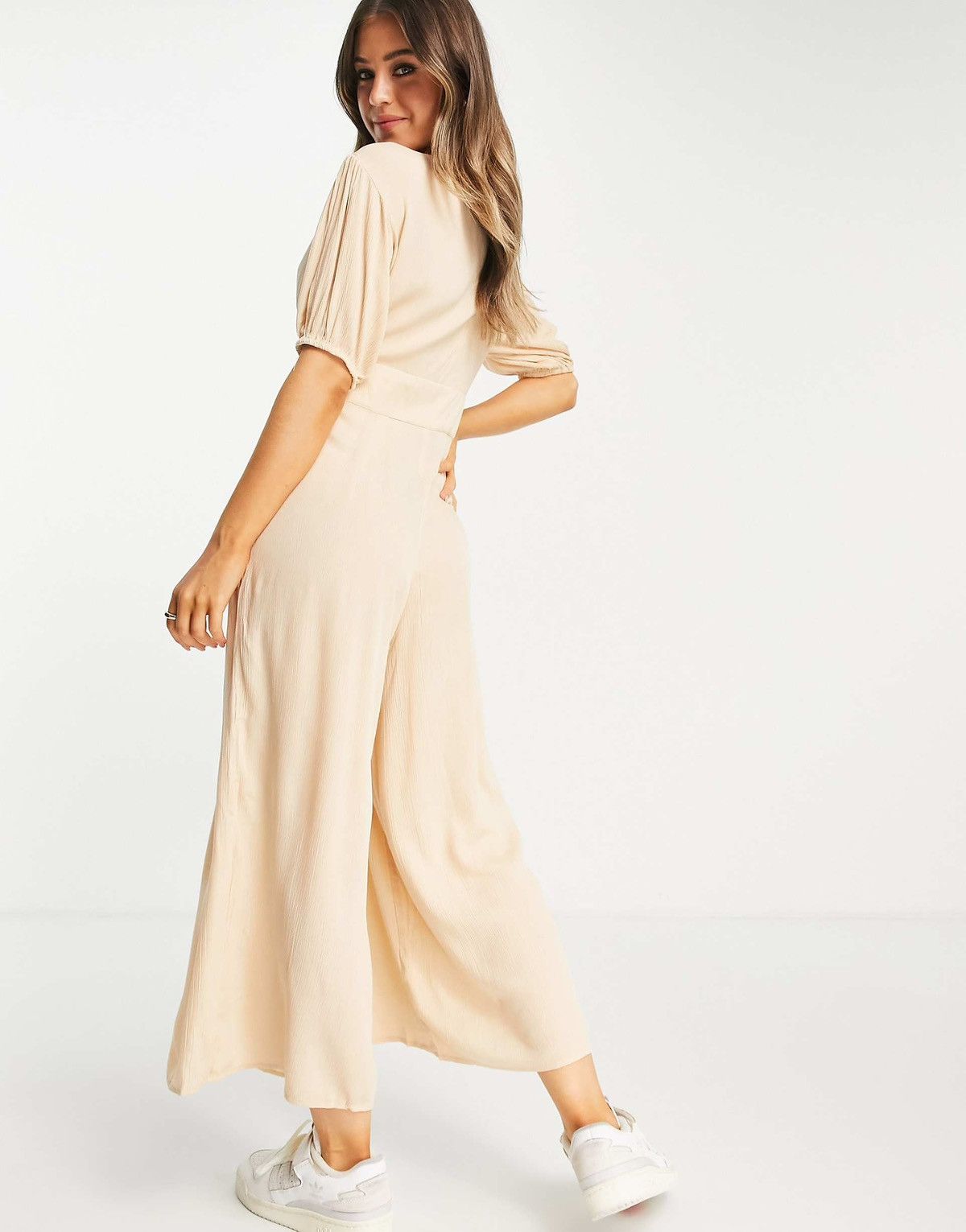 Asos ASOS Design Crinkle tea Jumpsuit Puff Sleeve in Stone NWT Size M / US 6-8 / IT 42-44 - 4 Thumbnail