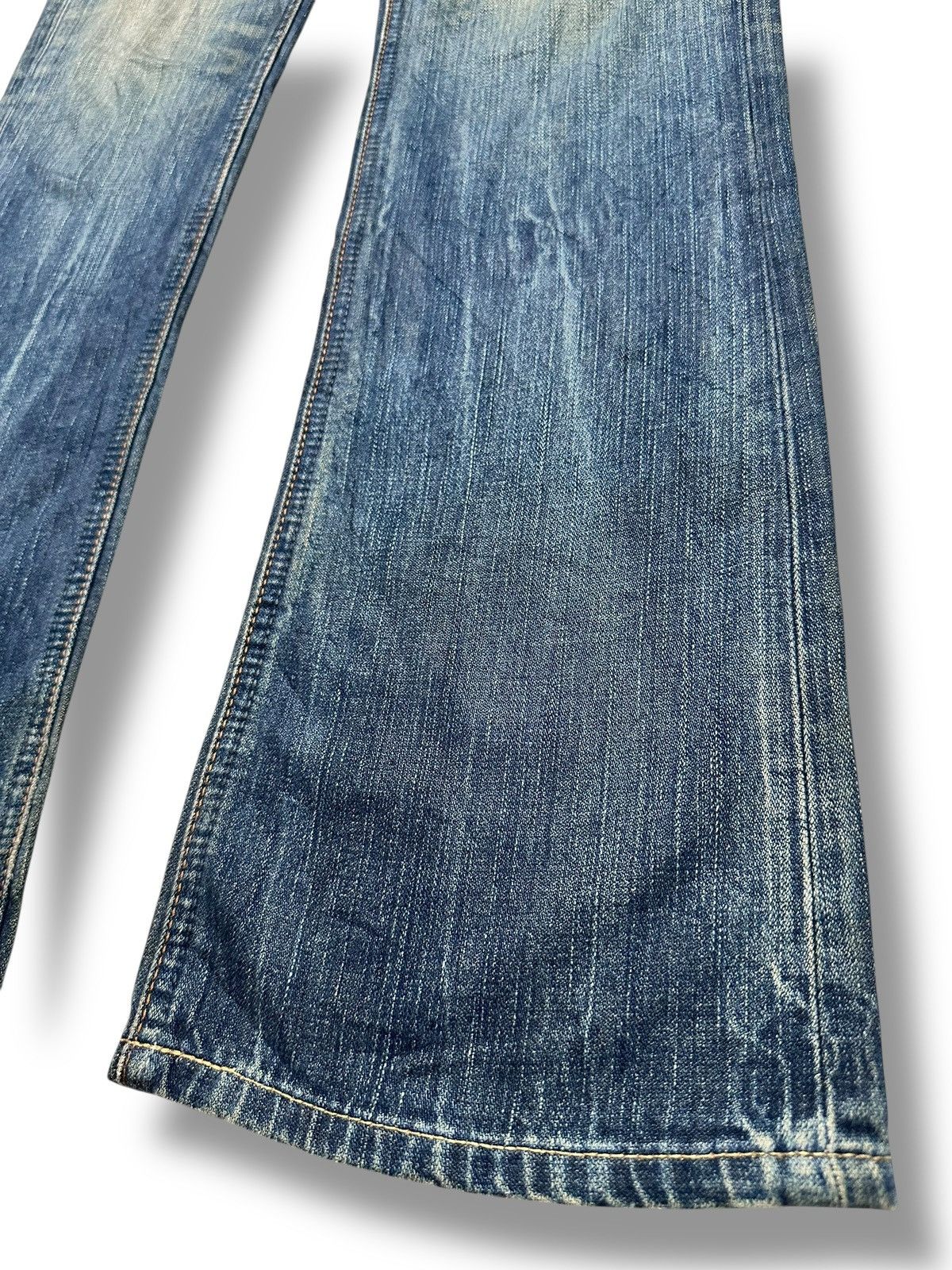 Wrangler Wrangler Vintage Rare Drop Design With Flare and Faded Wash Size US 31 - 13 Thumbnail