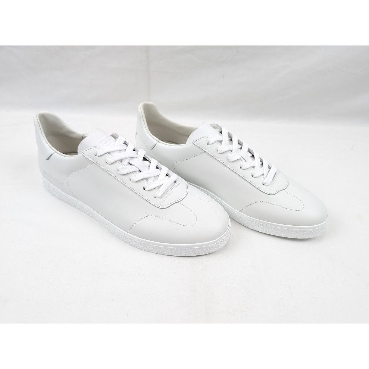 Givenchy o1rshd1 Low-Top Sneakers in White Size US 10 / EU 43 - 14 Thumbnail