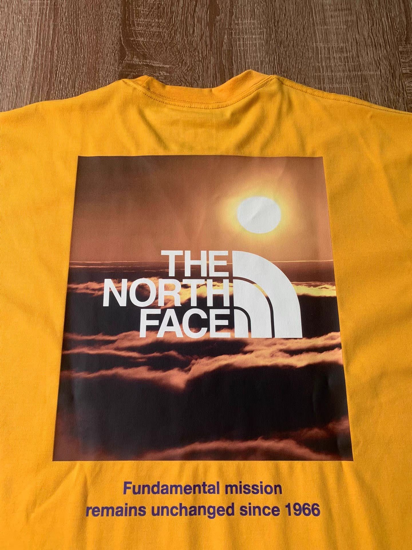 The North Face Unisex Nature Phenomenon Short Sleeve T-Shirt Ｑ22 Size US M / EU 48-50 / 2 - 7 Thumbnail