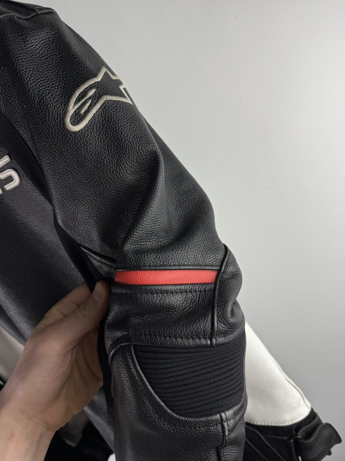 Alpinestars Alpinestars Devon Motorcycle/Motorbike Leather Jacket Black Size US S / EU 44-46 / 1 - 5 Thumbnail