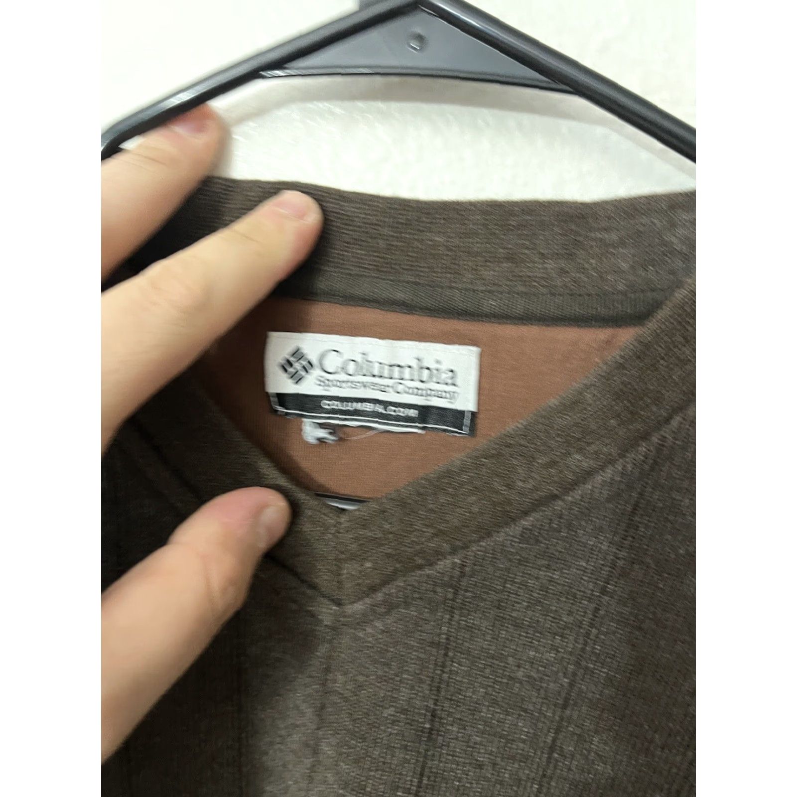 Vintage VINTAGE Columbia Sportswear Company Men’s Pullover Sweater Large Brown V-Neck VTG Size US L / EU 52-54 / 3 - 4 Thumbnail