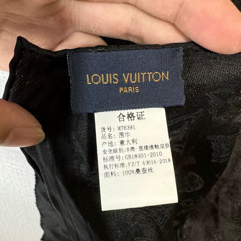 Louis Vuitton Dark grain full print long scarf