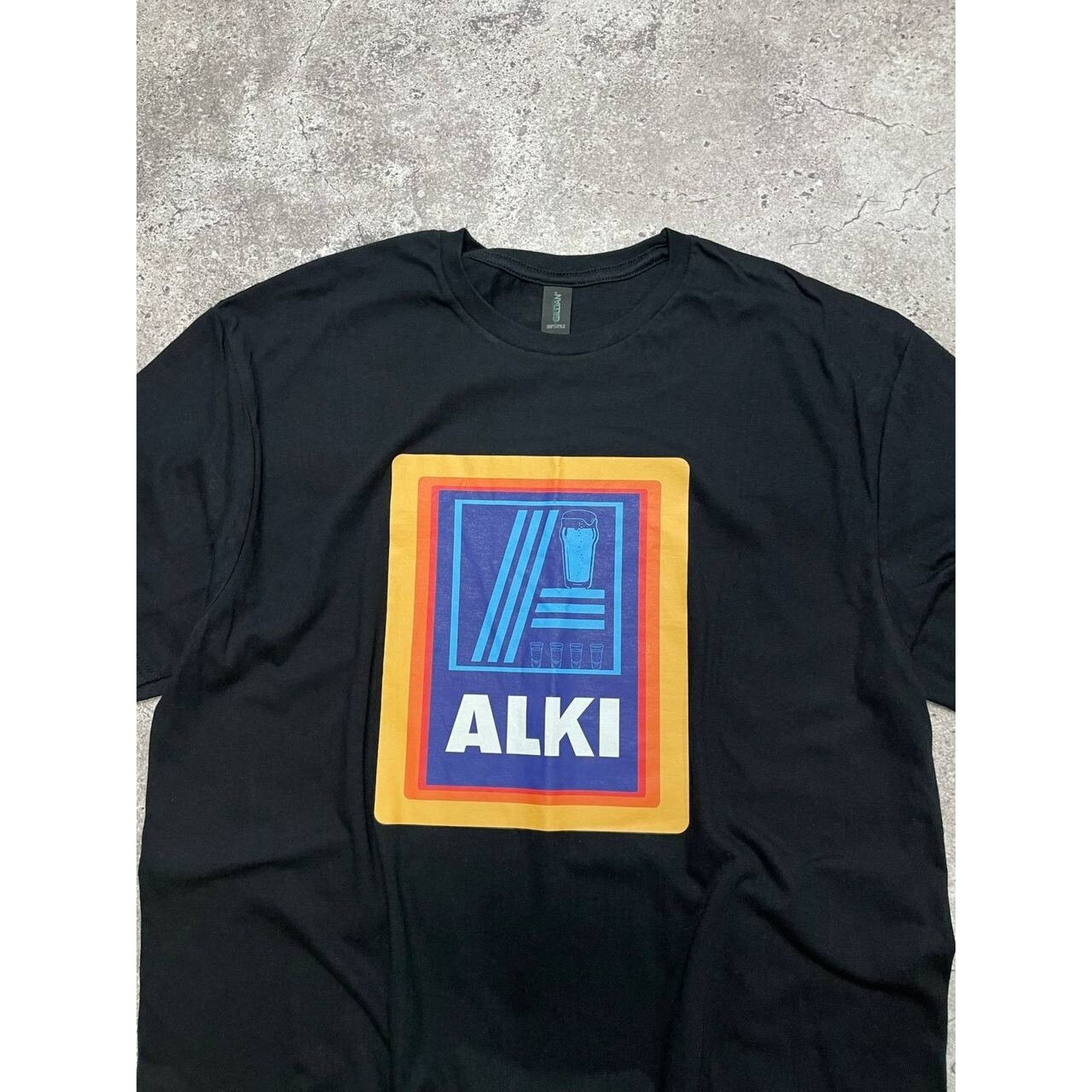 Gildan × Vintage Vintage ALKI Black Graphic T-Shirt L Gildan Softstyle Size US L / EU 52-54 / 3 - 4 Thumbnail