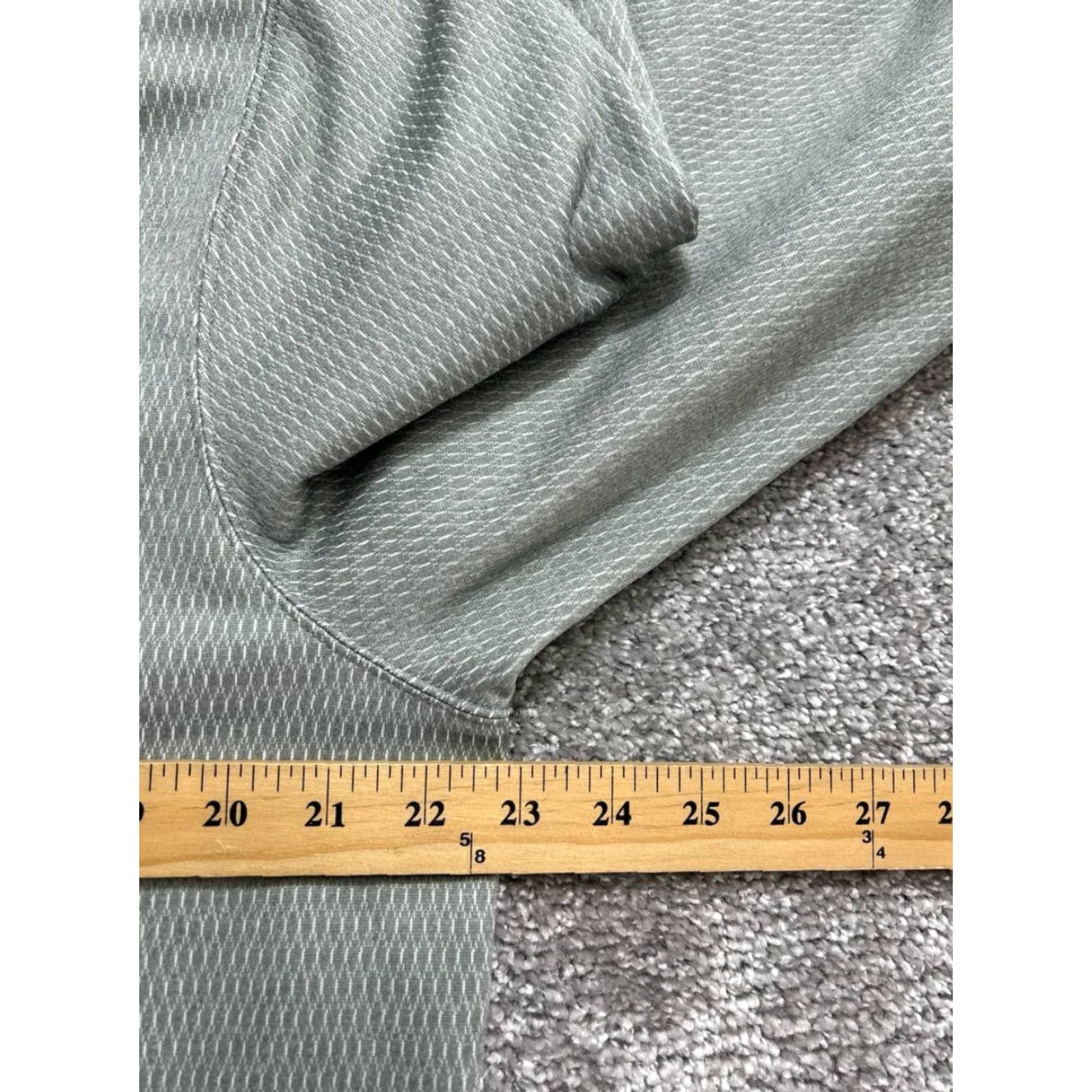 Under Armour Under Armour Hoodie Mens Large Gray Fleece Lined Loose Fit Wrinkle Resistant Size US L / EU 52-54 / 3 - 7 Thumbnail