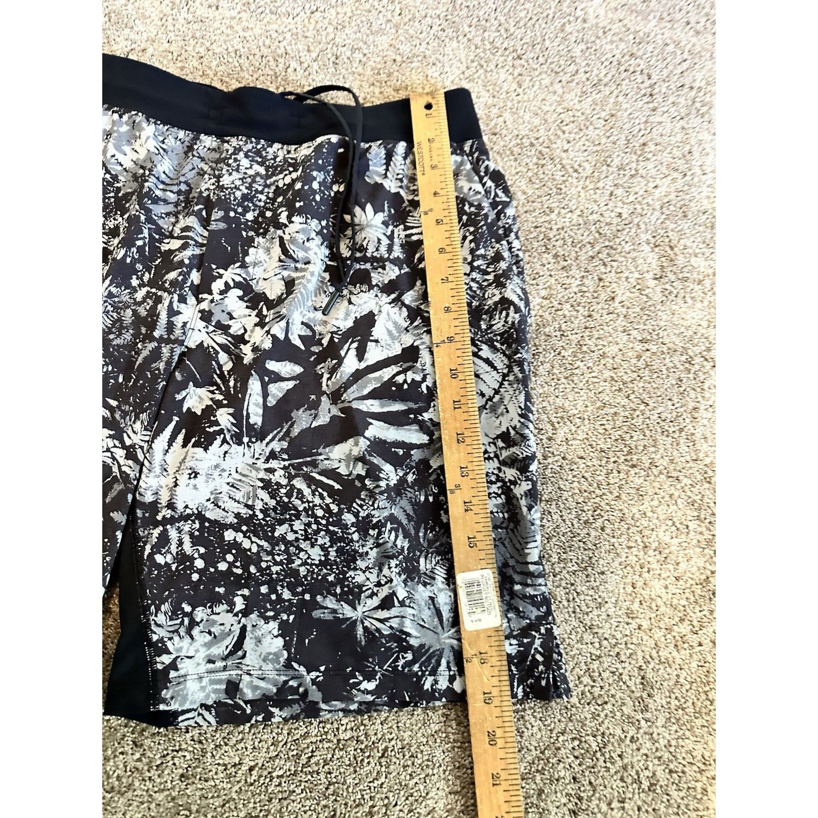 Lululemon Lululemon Board Shorts Mens XL Floral Unlined 9” Shorts Gym Size US 36 / EU 52 - 2 Thumbnail