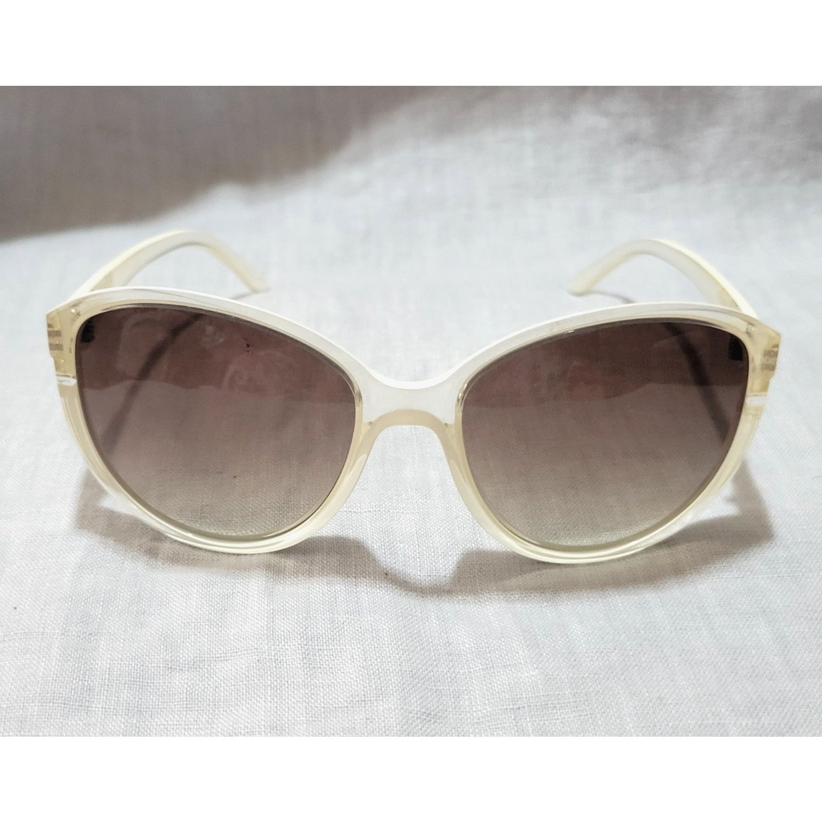 Valentino Valentino 5700/S Women White Sunglasses 57-18-125 Size ONE SIZE - 1 Thumbnail