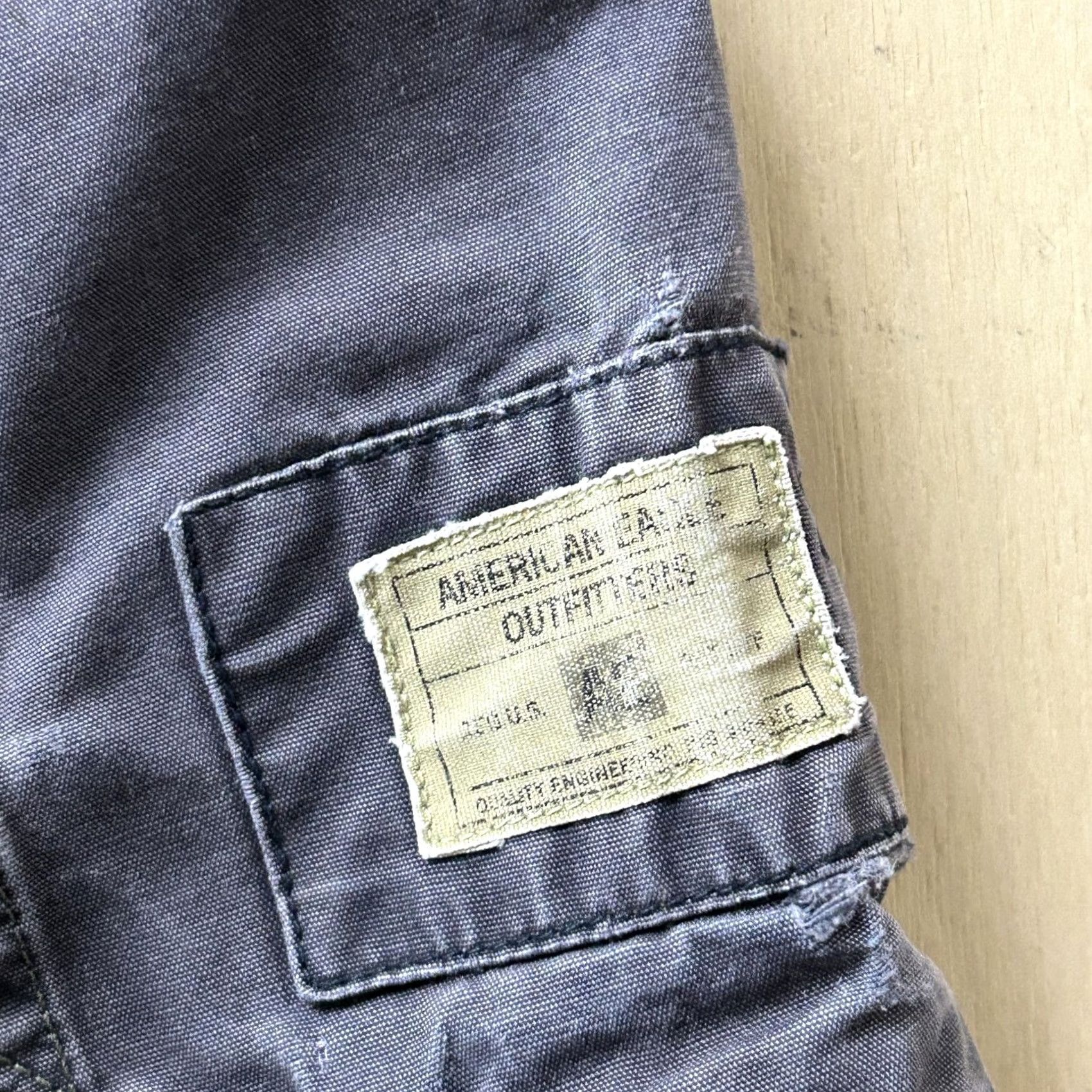American Eagle Outfitters VINTAGE American Eagle Cargo Shorts Mens 33 Blue Canvas Distressed Cargo Pocket Shorts Relaxed Calf 11in Zip Mens Size US 33 - 7 Thumbnail