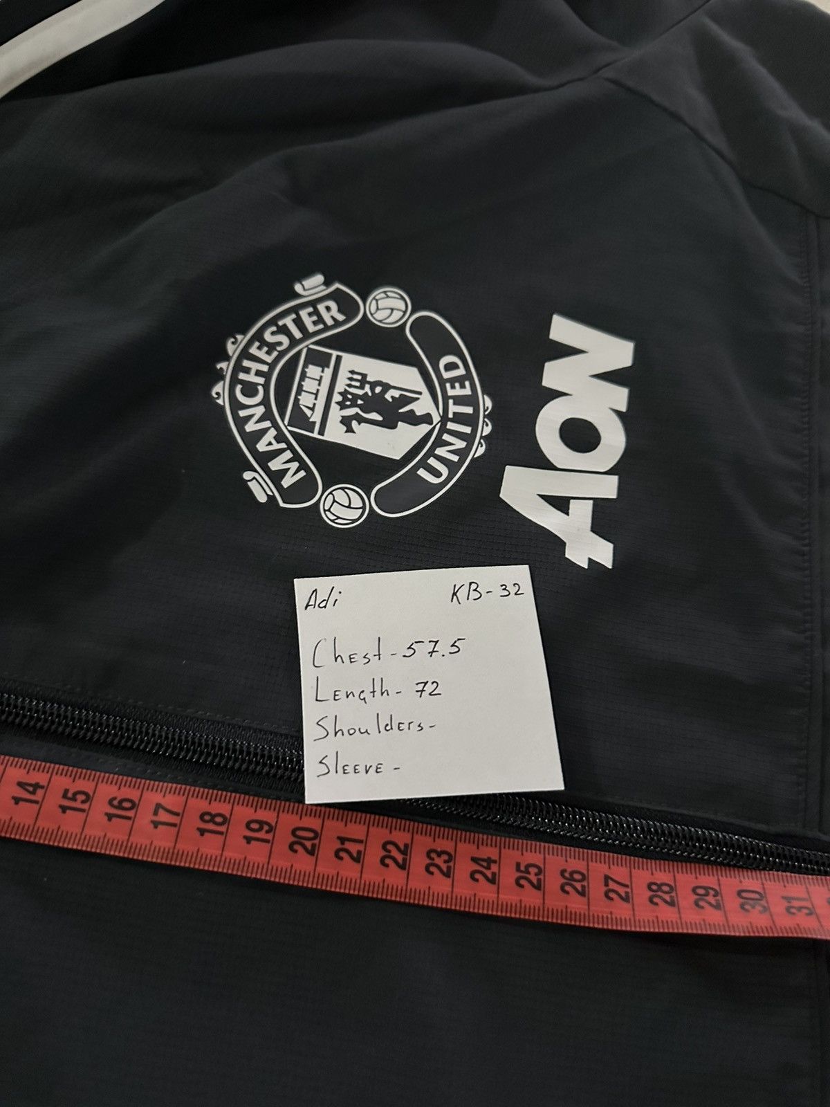 Adidas MANCHESTER UNITED 2017/2018 FOOTBALL HOODED JACKET ADIDAS M Size US M / EU 48-50 / 2 - 10 Thumbnail