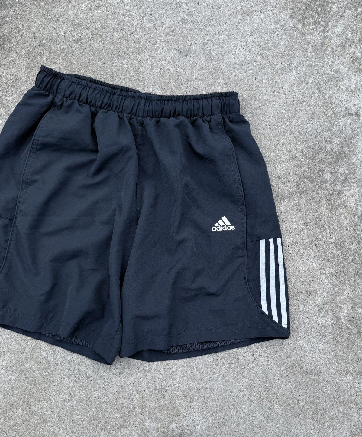 Adidas Vintage adidas Y2K streetwear buggy wide oversized shorts Size US 33 - 3 Thumbnail