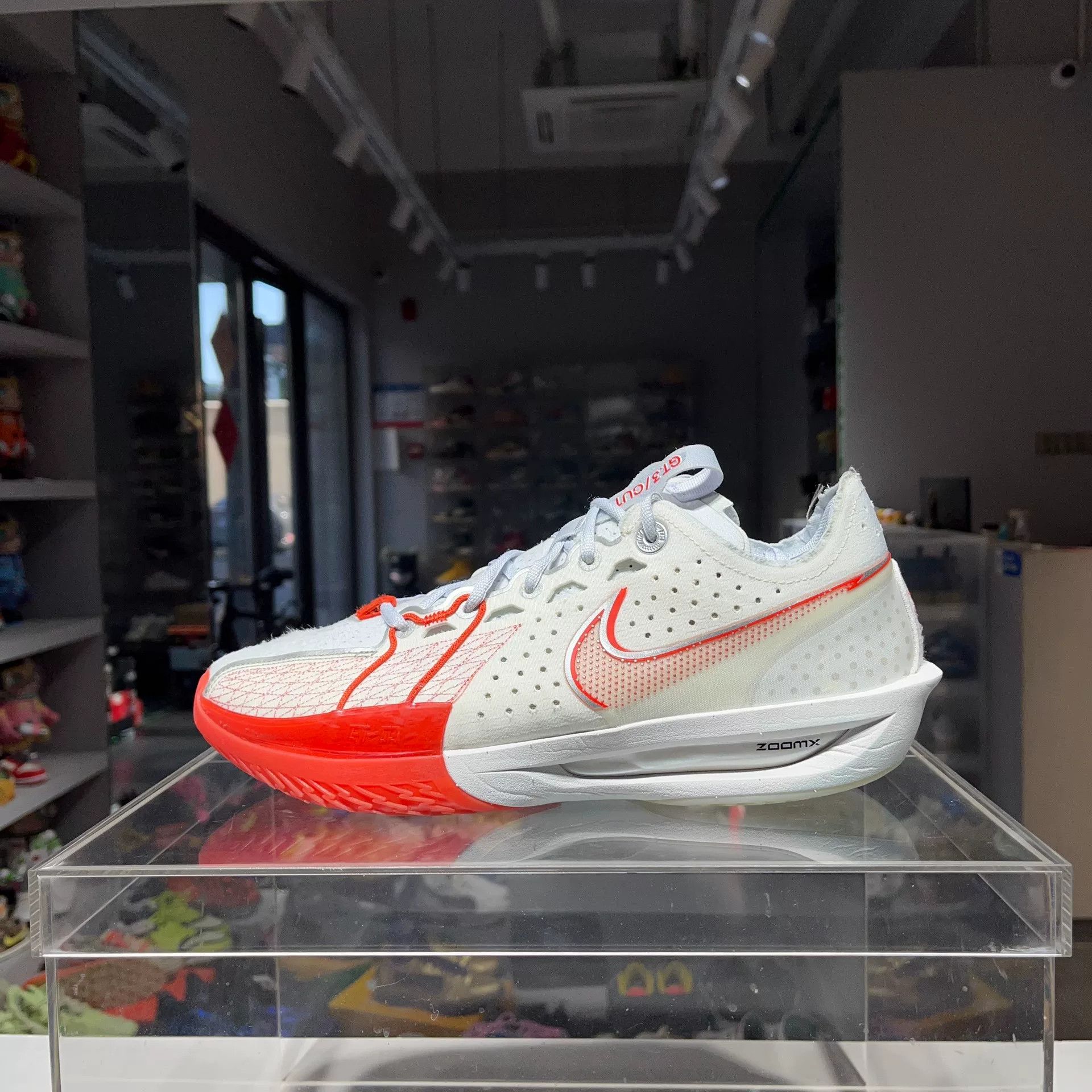 Nike Nike Red Lowtop Sneakers 12 Men Size US 12 / EU 45 - 1 Thumbnail