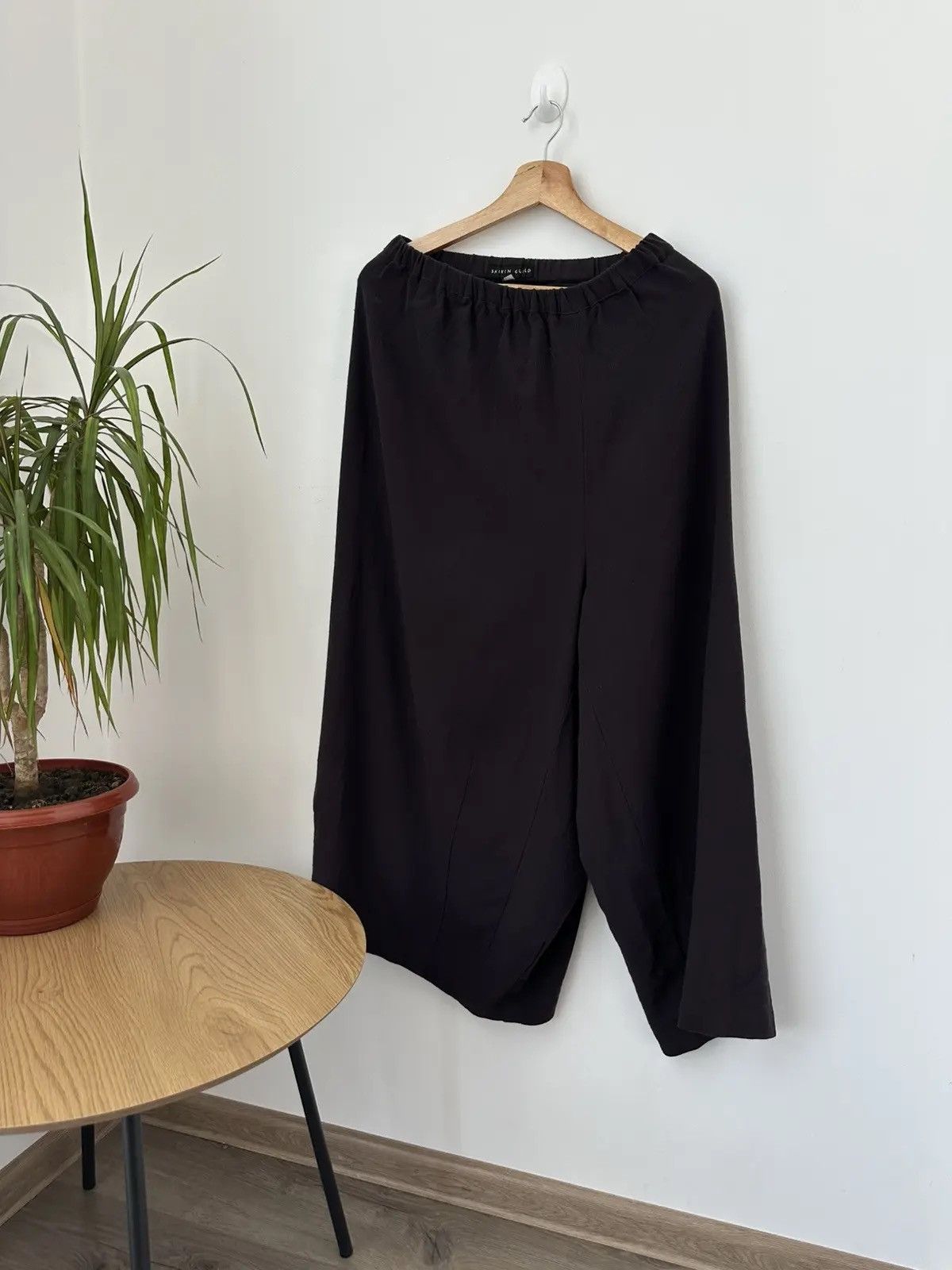 Japanese Brand Vintage Shirin Guild Wide Short Baggy 100% Wool women Pants Size US 28 / EU 44 - 6 Thumbnail