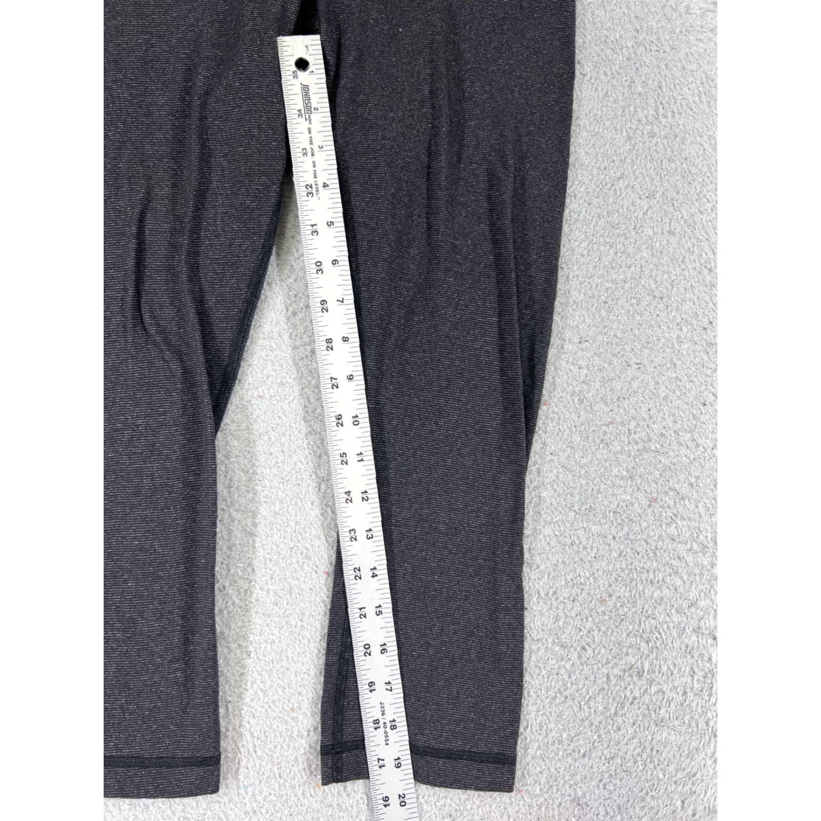 Lululemon Lululemon Slim Yoga Pants Womens 6 Gray Wunder Under Crop Roll Down Stretch Cropped Size 28" / US 6 / IT 42 - 5 Thumbnail
