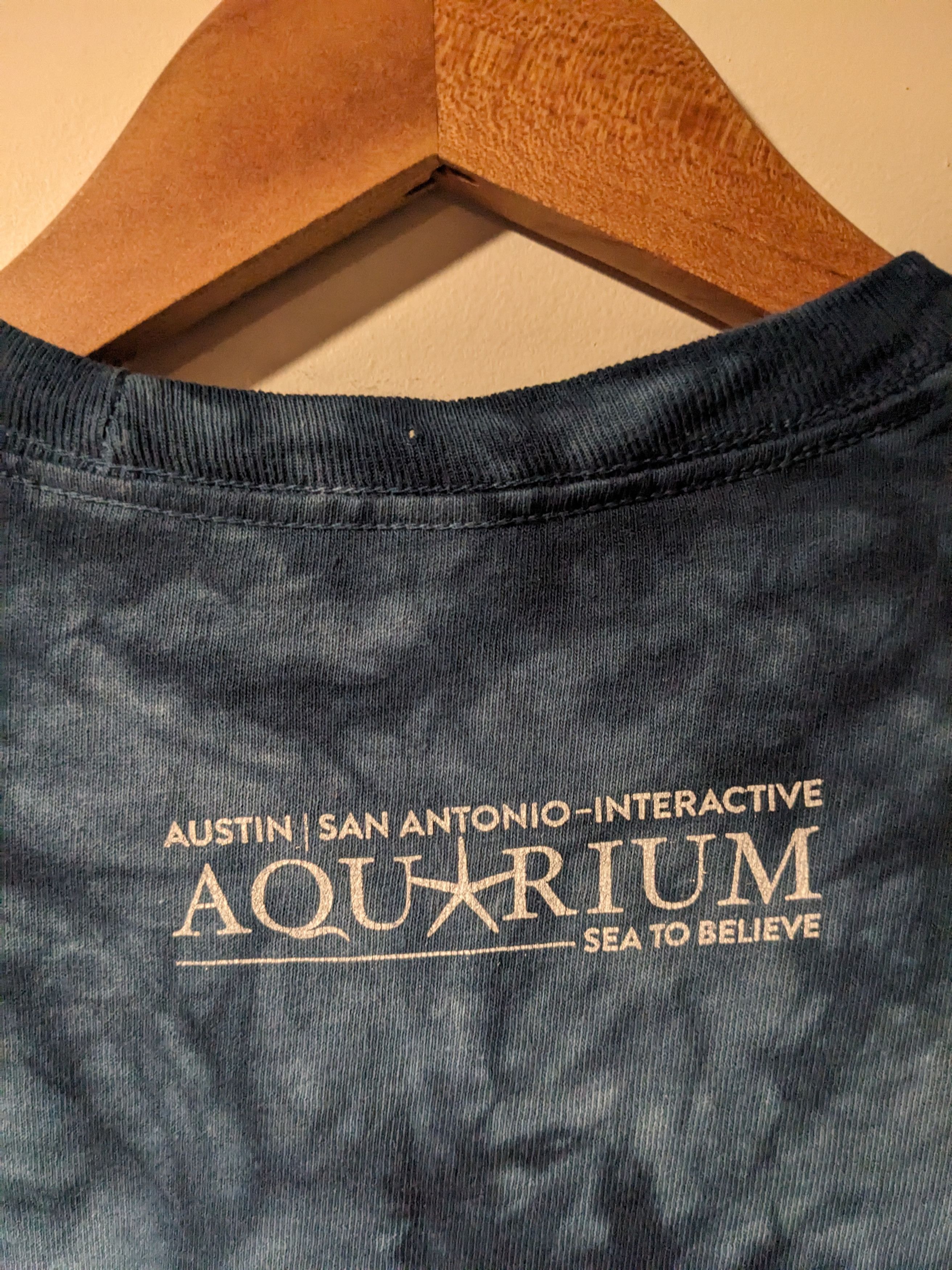 The Mountain × Vintage The Mountain Shark Animal Wildlife Blue Kids Medium T-Shirt Size US M / EU 48-50 / 2 - 6 Thumbnail