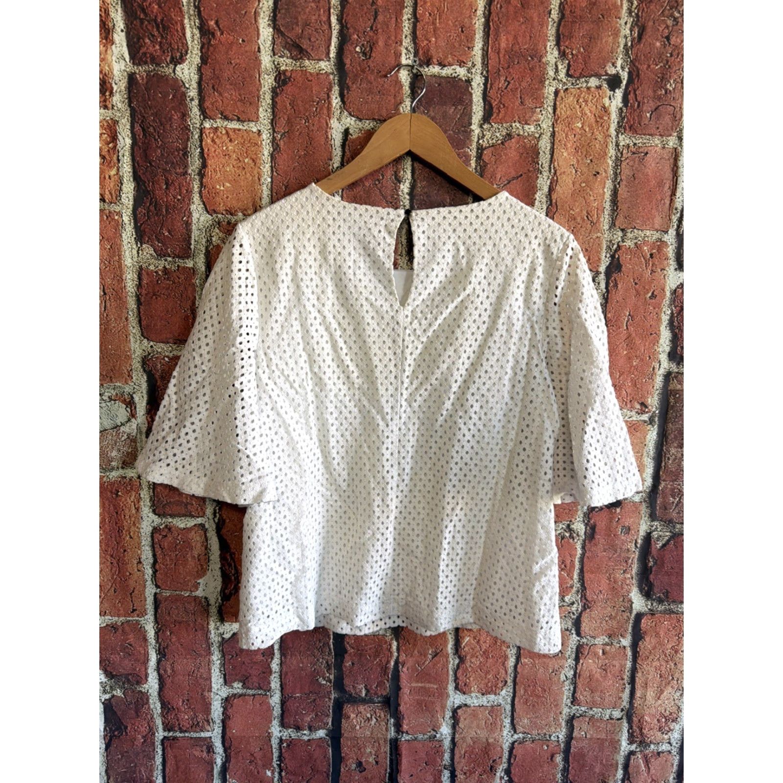 Banana Republic Banana Republic Blouse Womens L White Eyelet 3/4 Sleeves Bohemian Classic Shirt Size L / US 10 / IT 46 - 3 Thumbnail