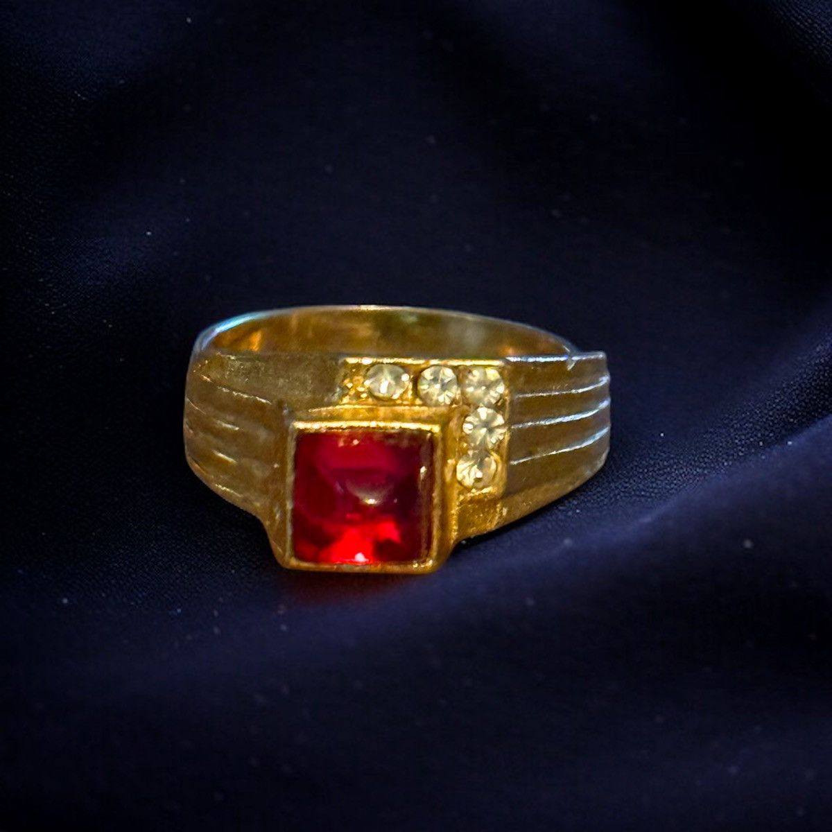 Vintage Vintage gold tone red pyramid stone ribbed ring Size ONE SIZE - 1 Thumbnail
