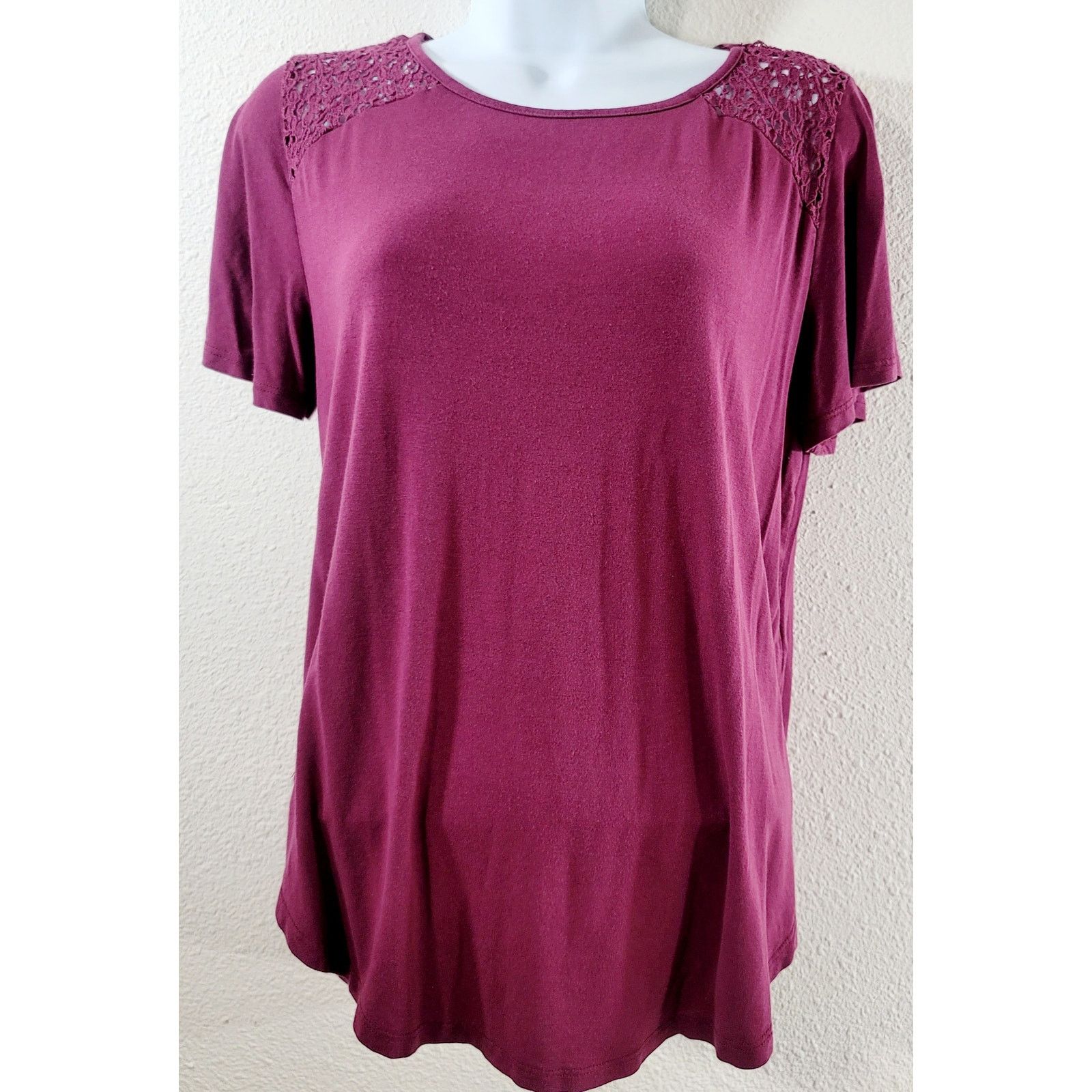 Other Rewind Burgundy Round Neck Lace Crochet Shoulders Top Medium Size M / US 6-8 / IT 42-44 - 1 Thumbnail