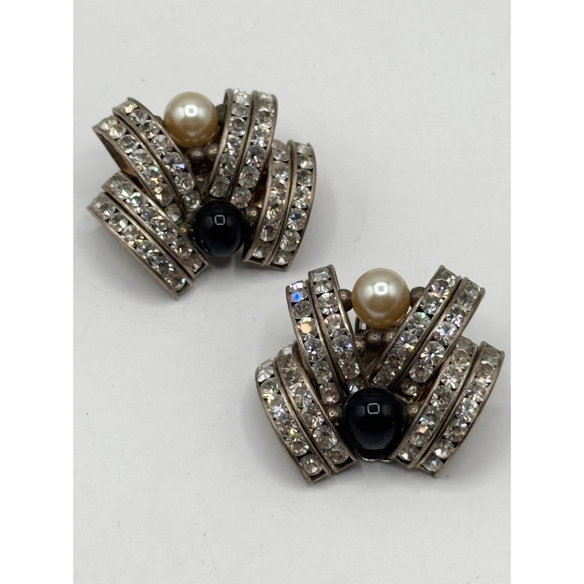 Vintage Vintage Channel Set Rhinestone Glass Pearl Clip On Estate Ea Size ONE SIZE - 6 Thumbnail
