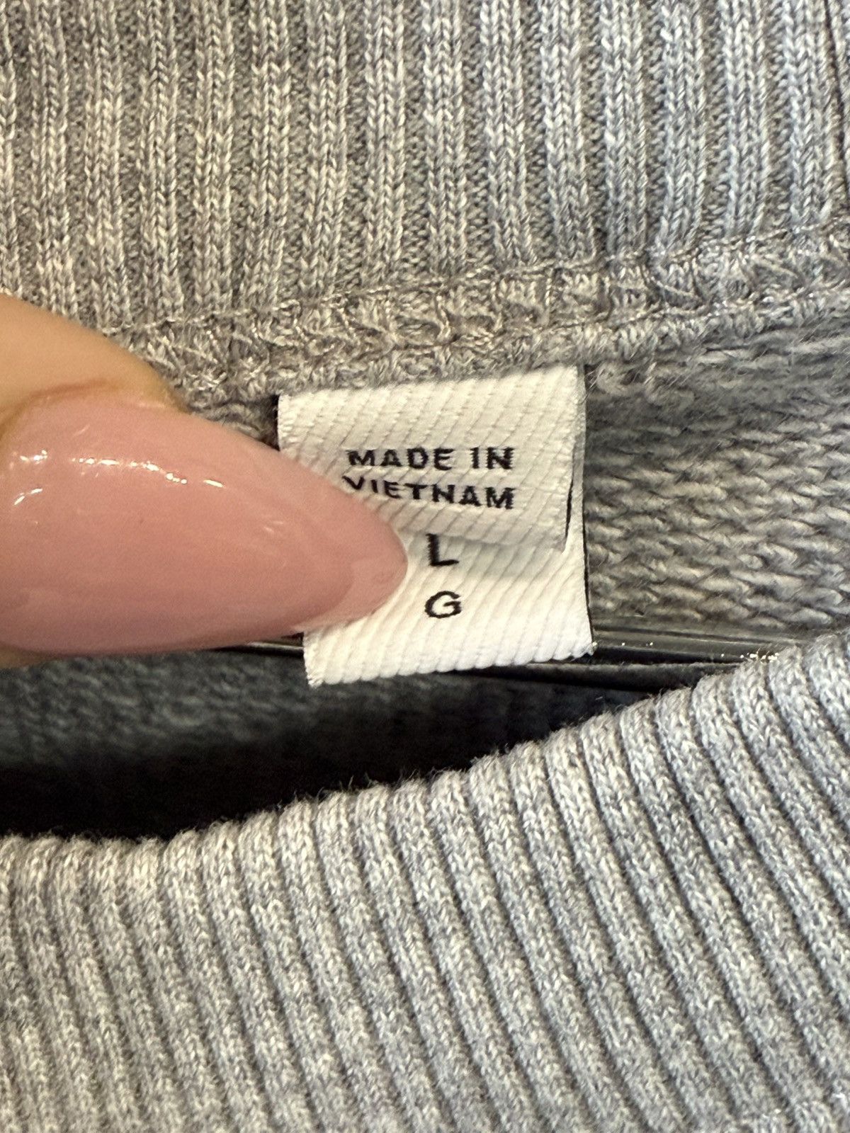 Burberry BURBERRY GREY CREWNECK SIZE L Size US L / EU 52-54 / 3 - 8 Thumbnail