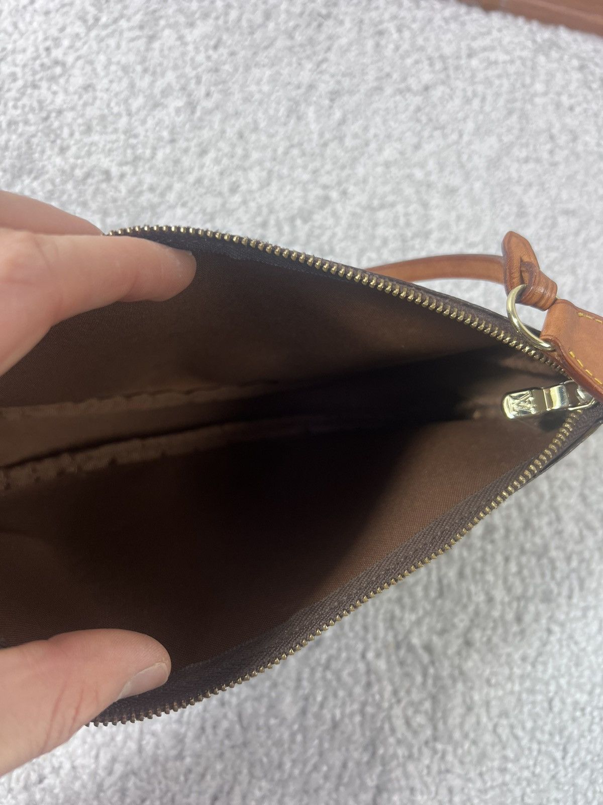 Louis Vuitton Louis Vuitton Pochette Handbag Size ONE SIZE - 10 Thumbnail