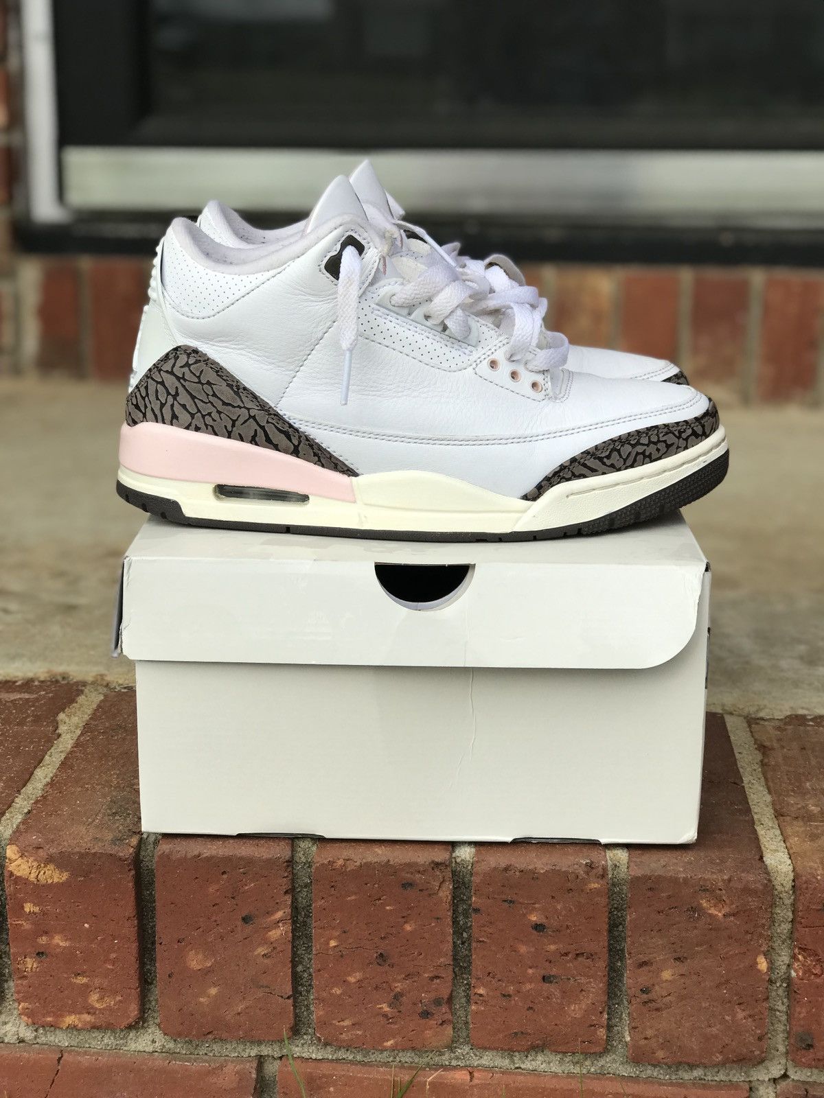 Jordan Brand Air Jordan 3 Retro Neapolitan W Size 8.5 Size US 8.5 / IT 38.5 - 1 Thumbnail