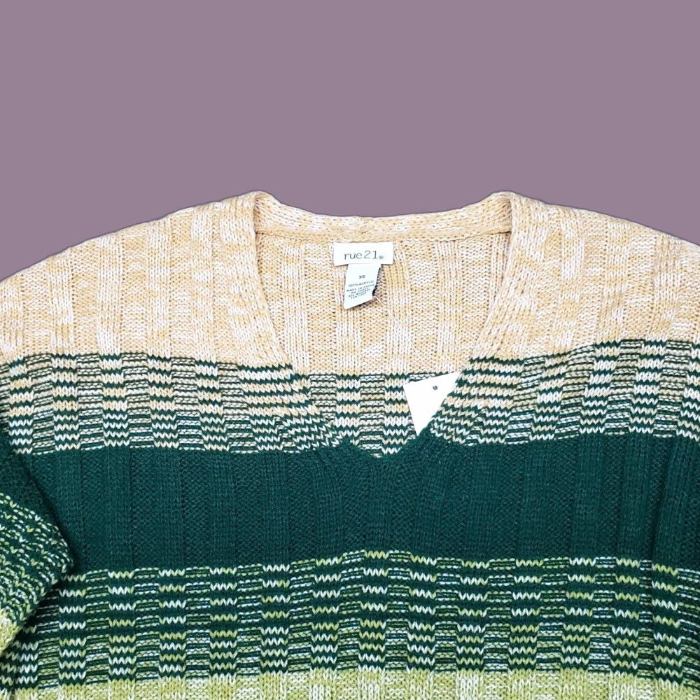Vintage **Rue21 Women XS Pullover Green Beige Striped V-Neck Knit Sweater** User: Rue21 Women XS Pullover Green Beige Striped V-Neck Knit Sweater Size XS / US 0-2 / IT 36-38 - 1 Thumbnail