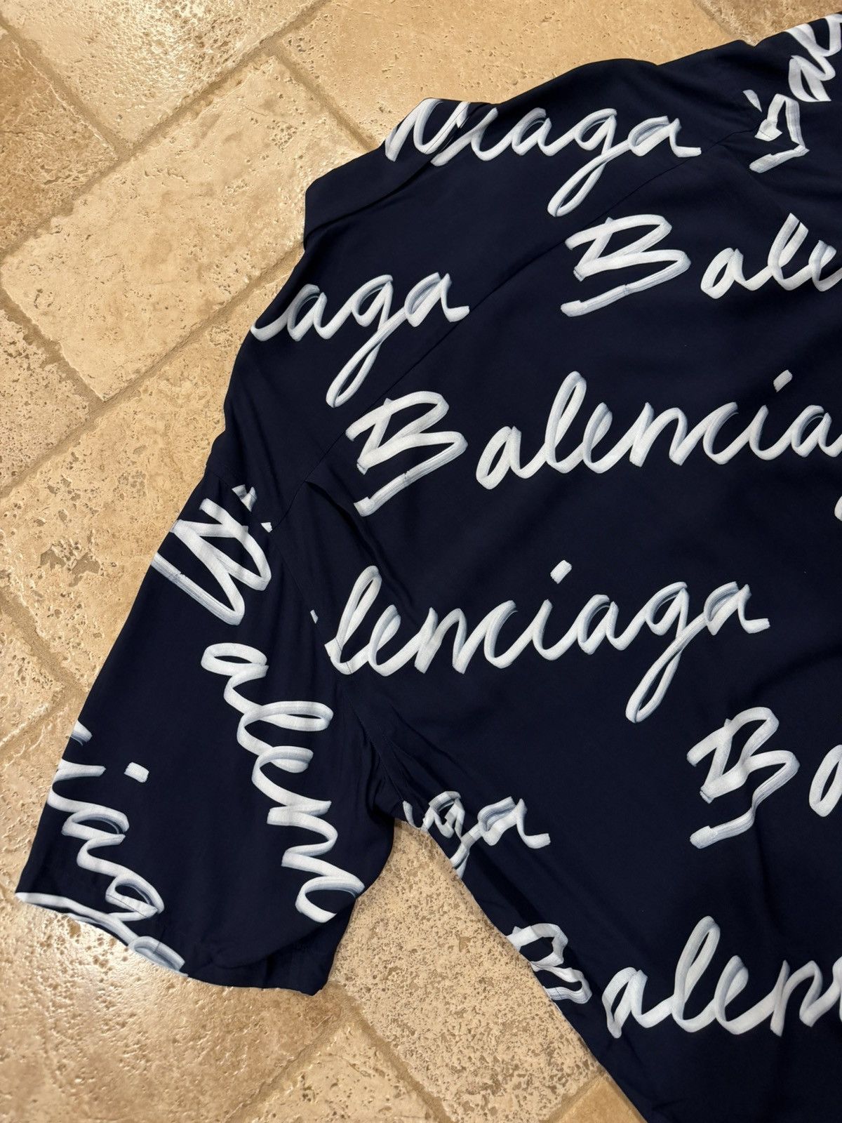 Balenciaga Balenciaga All Over Cursive Script Logo Minimal Navy Shirt Size US XL / EU 56 / 4 - 11 Thumbnail