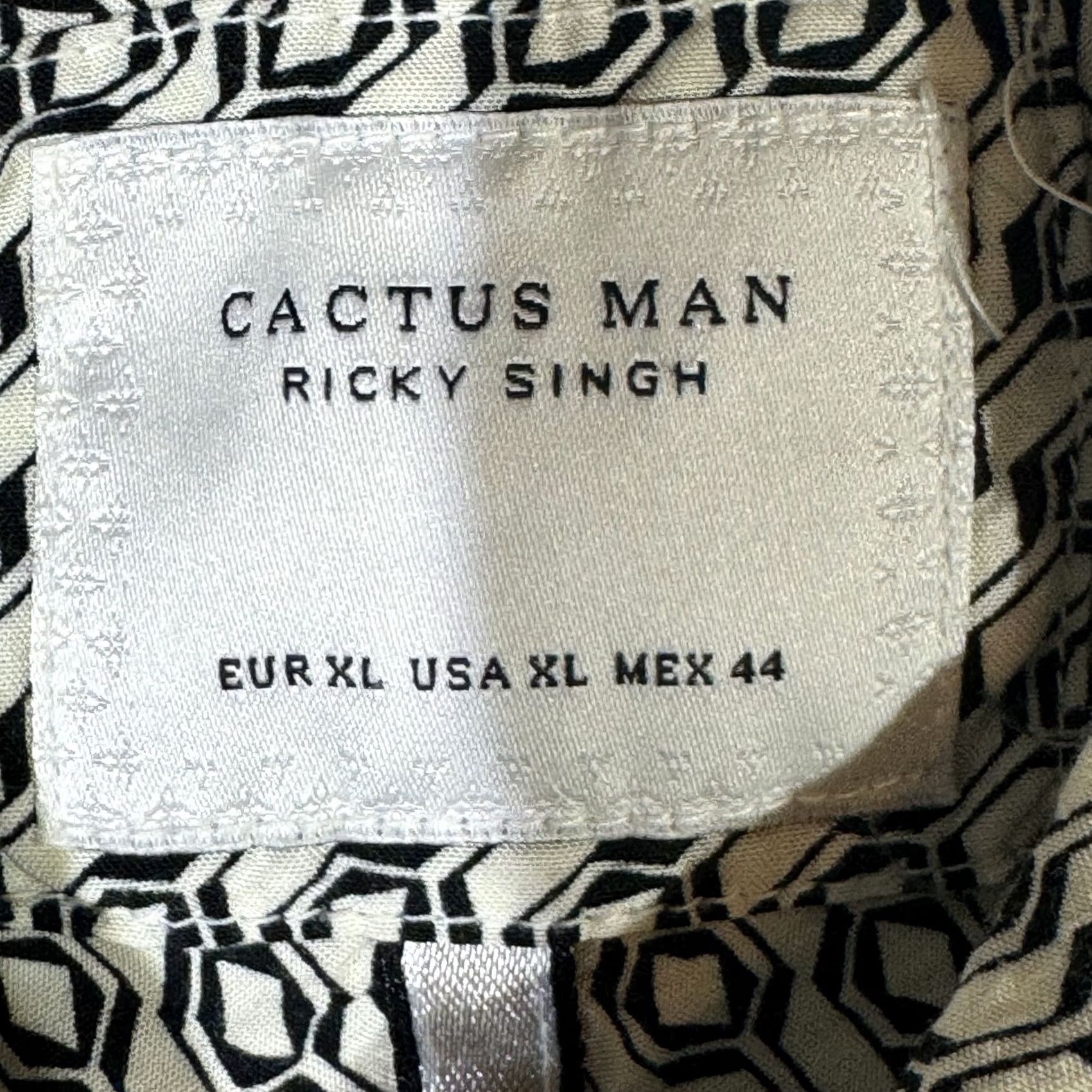 Vintage Cactus Man Shirt XL Cream Geometric Short Sleeve 100% Viscose Button-Up Slim Chest 44" Mens Size US XL / EU 56 / 4 - 7 Thumbnail