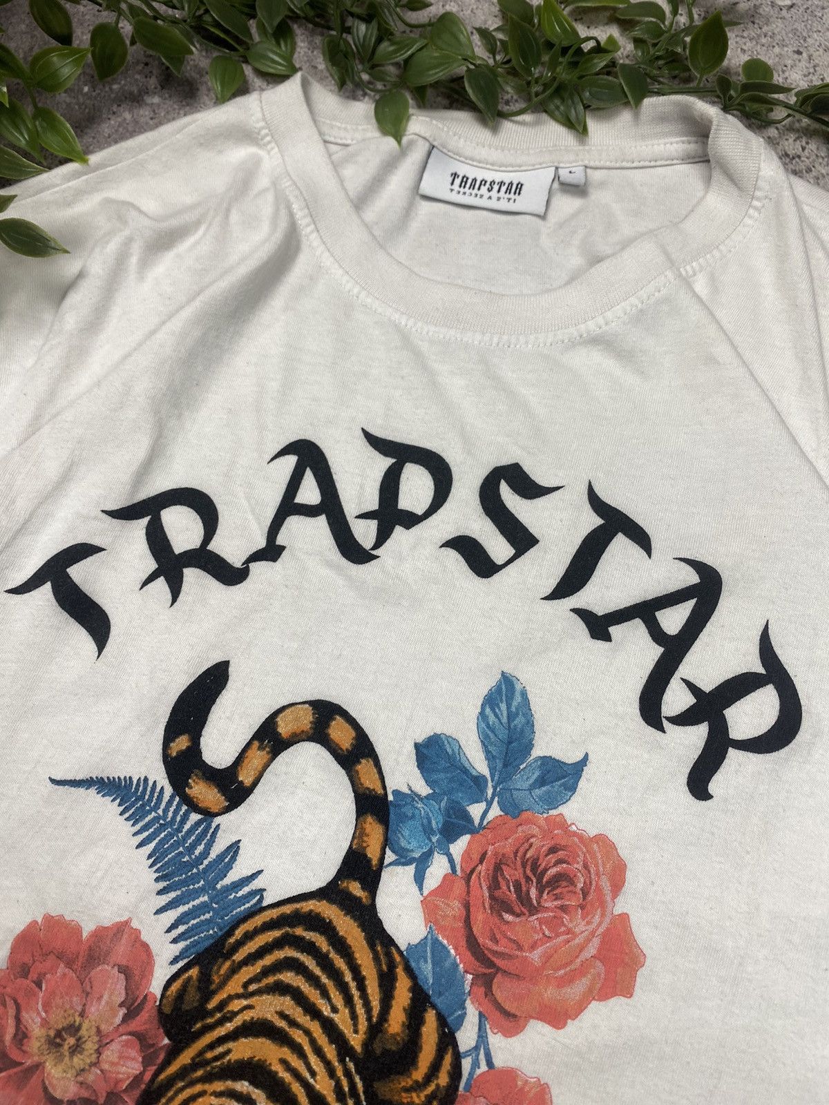 Trapstar London Trapstar T-Shirt Big Logo Tiger Y2K England Short Sleeve Size US L / EU 52-54 / 3 - 11 Thumbnail