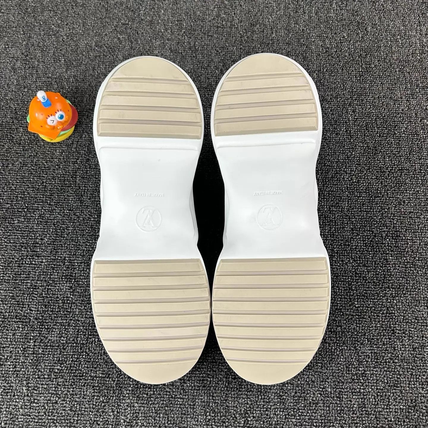 Louis Vuitton Louis Vuitton Monogram All Over Print Dad Sneaker 39 Size US 8.5 / IT 38.5 - 6 Thumbnail