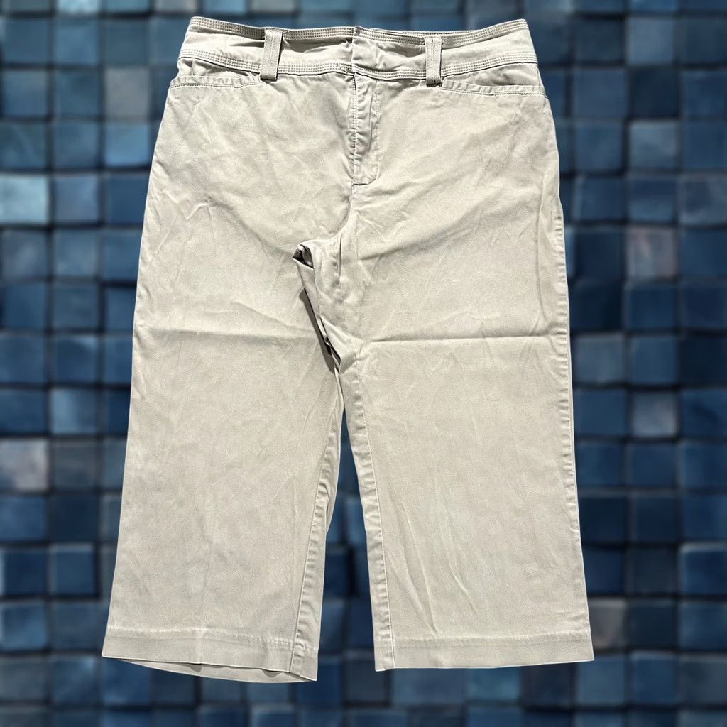 Lee Lee Pants Women 12 Petite Beige Chino Capri Natural Fit GUC Size 34" / US 12 / IT 48 - 1 Thumbnail