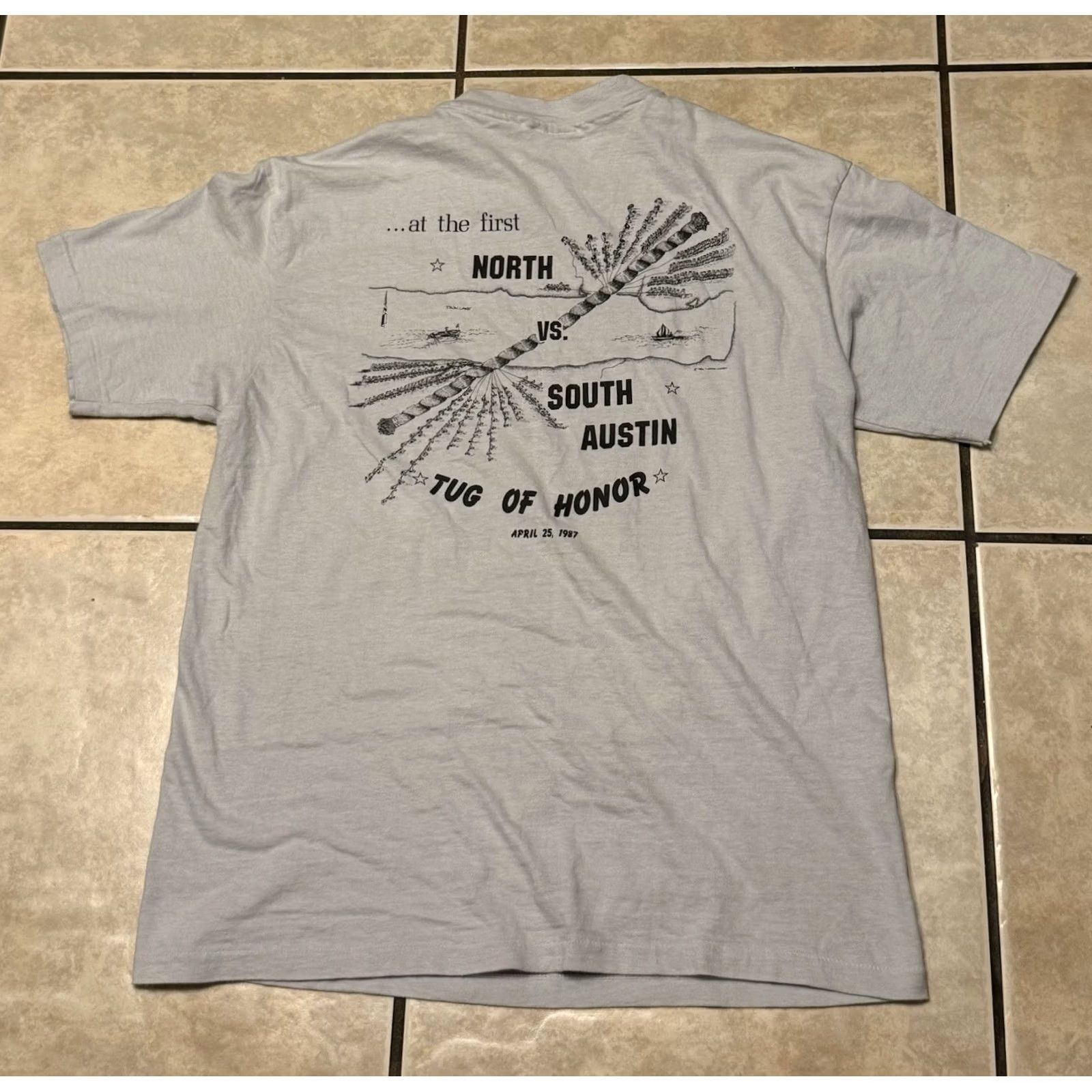 Hanes VINTAGE North Vs South Austin Tug Of War Shirt L Gray Hanes 80s Texa? Size US L / EU 52-54 / 3 - 2 Thumbnail
